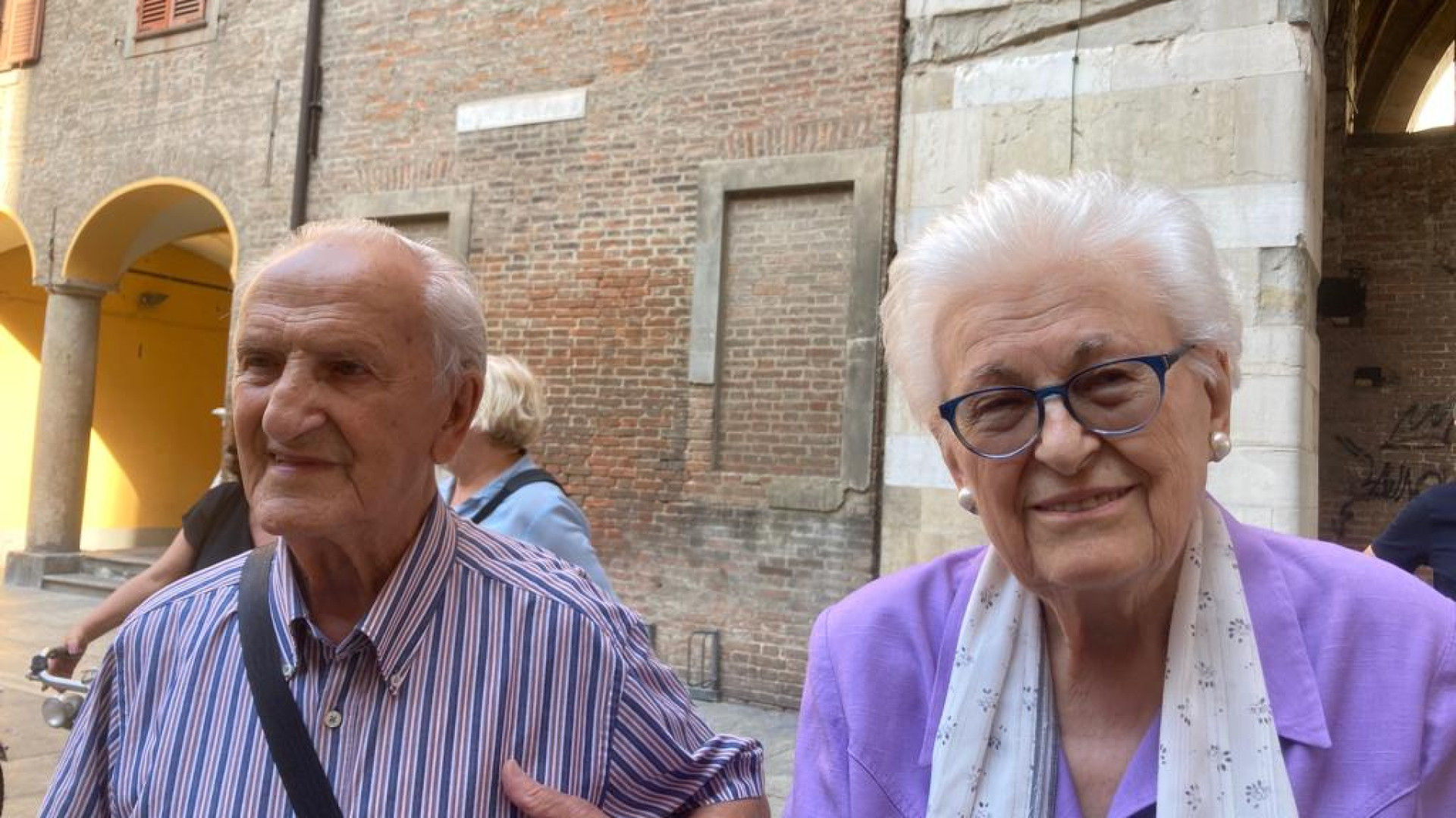 Piacenza ricorda i morti della Pertite: "Pioveva terra dal cielo". Sindaco in lacrime