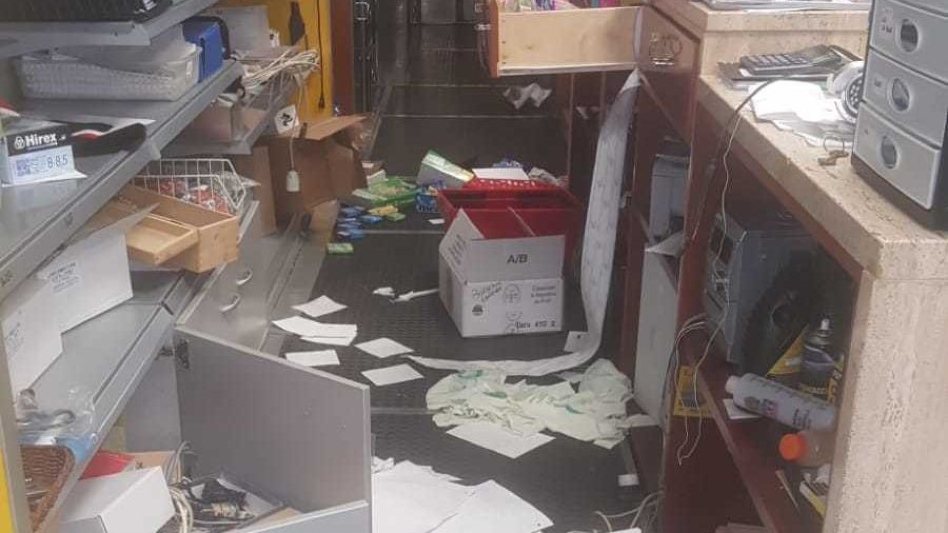 Ladri saccheggiano una stazione di servizio: colpo da oltre 10mila euro