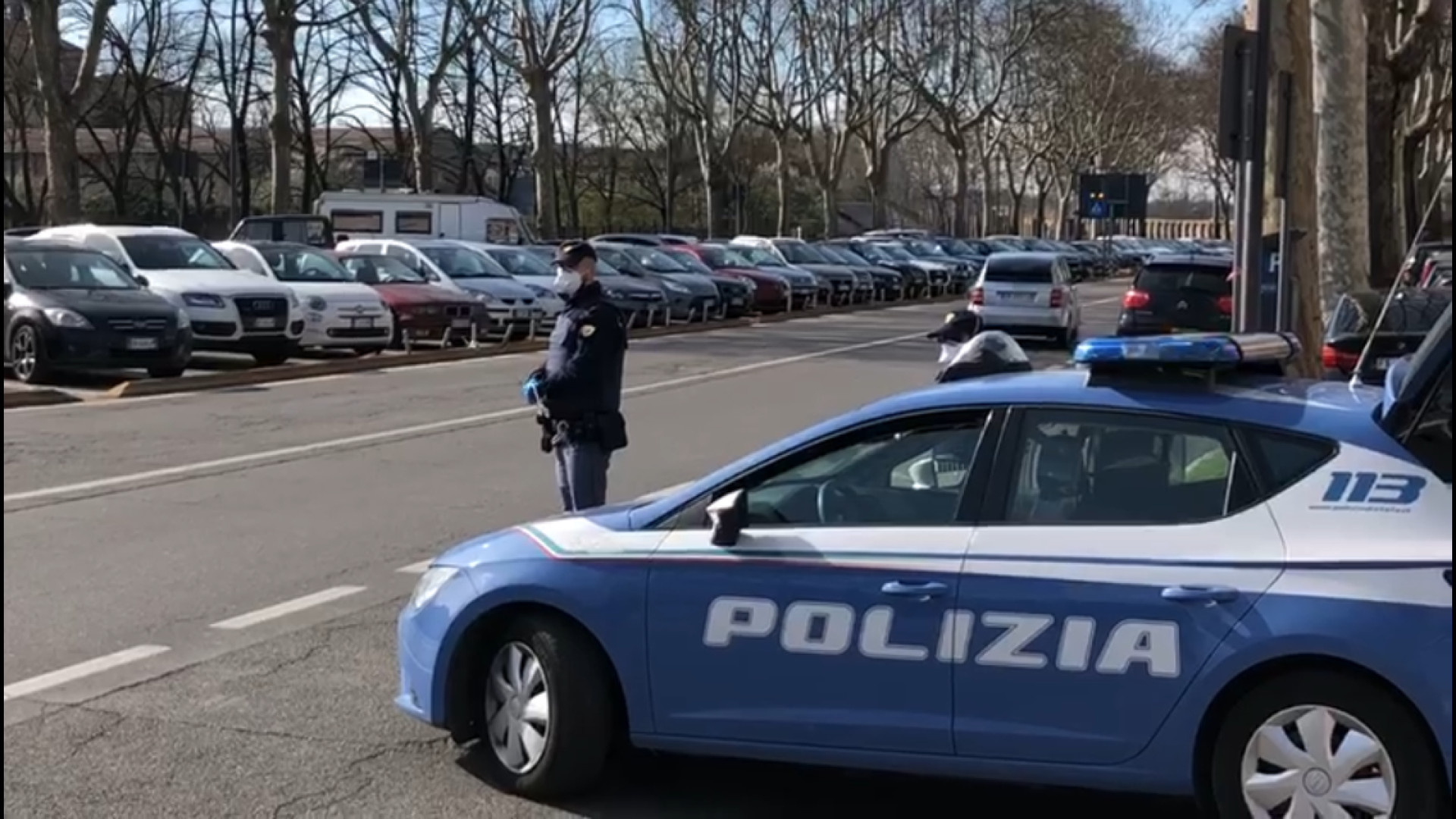 Cena a casa di amici e pranzo al ristorante cinese: denunciati dalla polizia