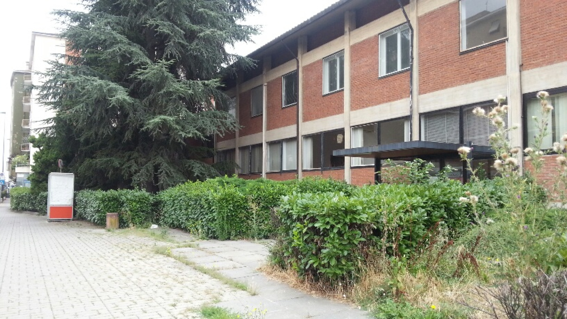 Degrado all'ex caserma pompieri. Trespidi: "Da settembre la palestra"