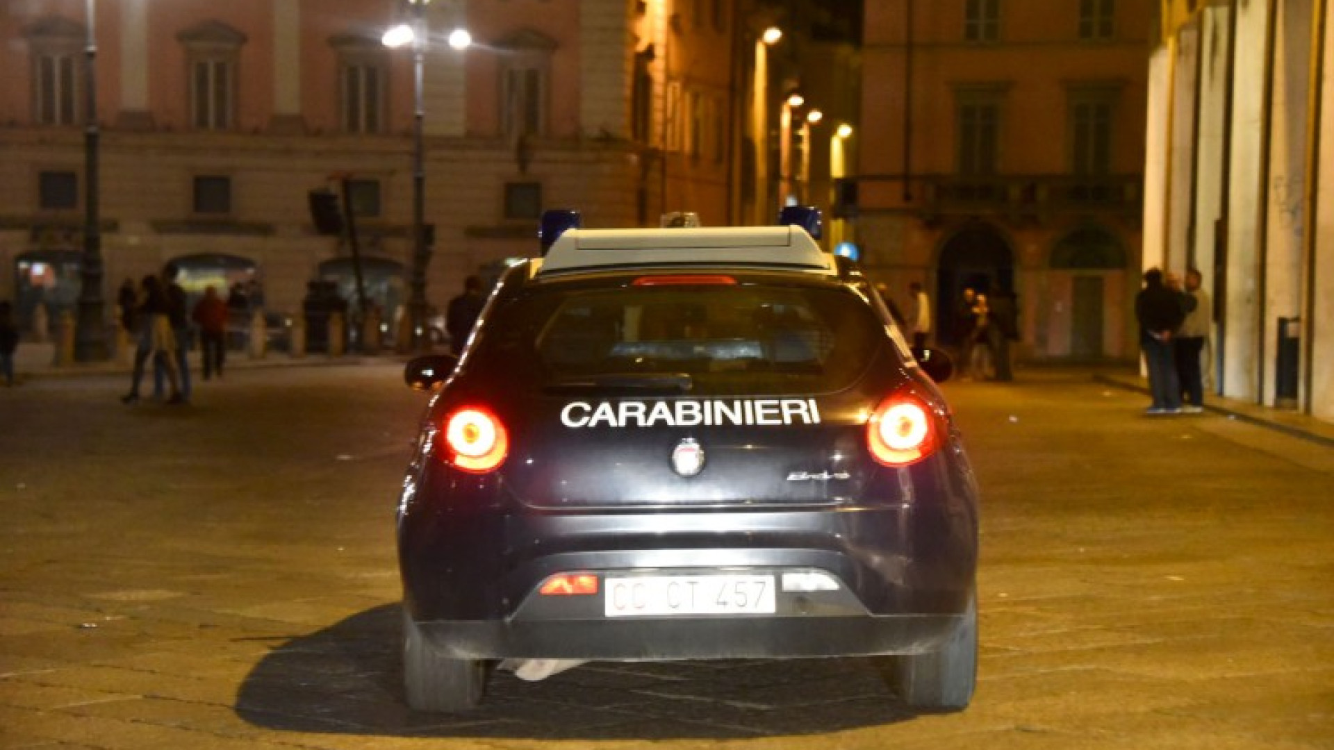 Furti ai distributori automatici a Piacenza: denunciati due giovani