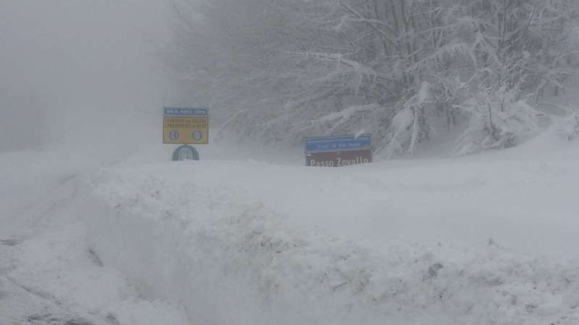 Abbondante nevicata in montagna. Sulle cime più alte accumulati oltre due metri