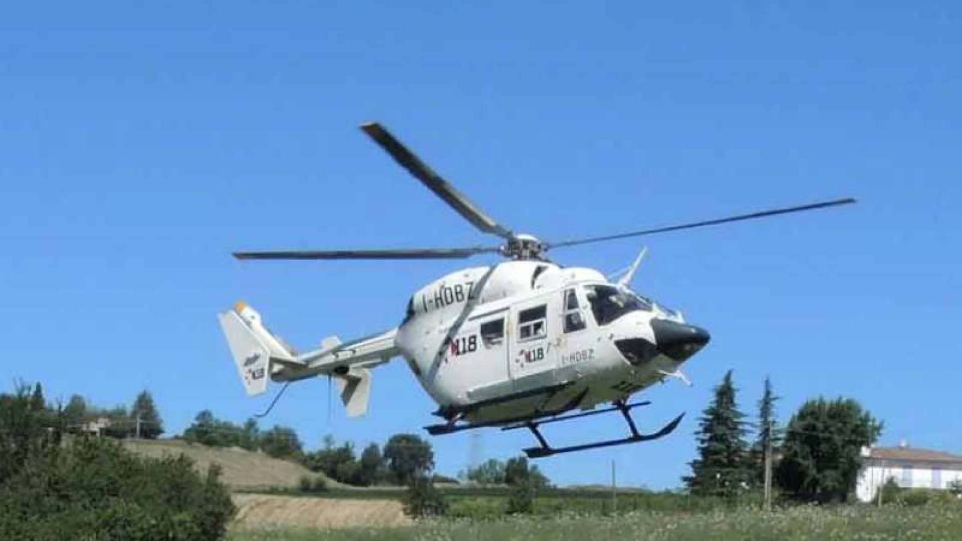 Castelvetro, ragazza cade da cavallo. Trasportata a Parma in elisoccorso