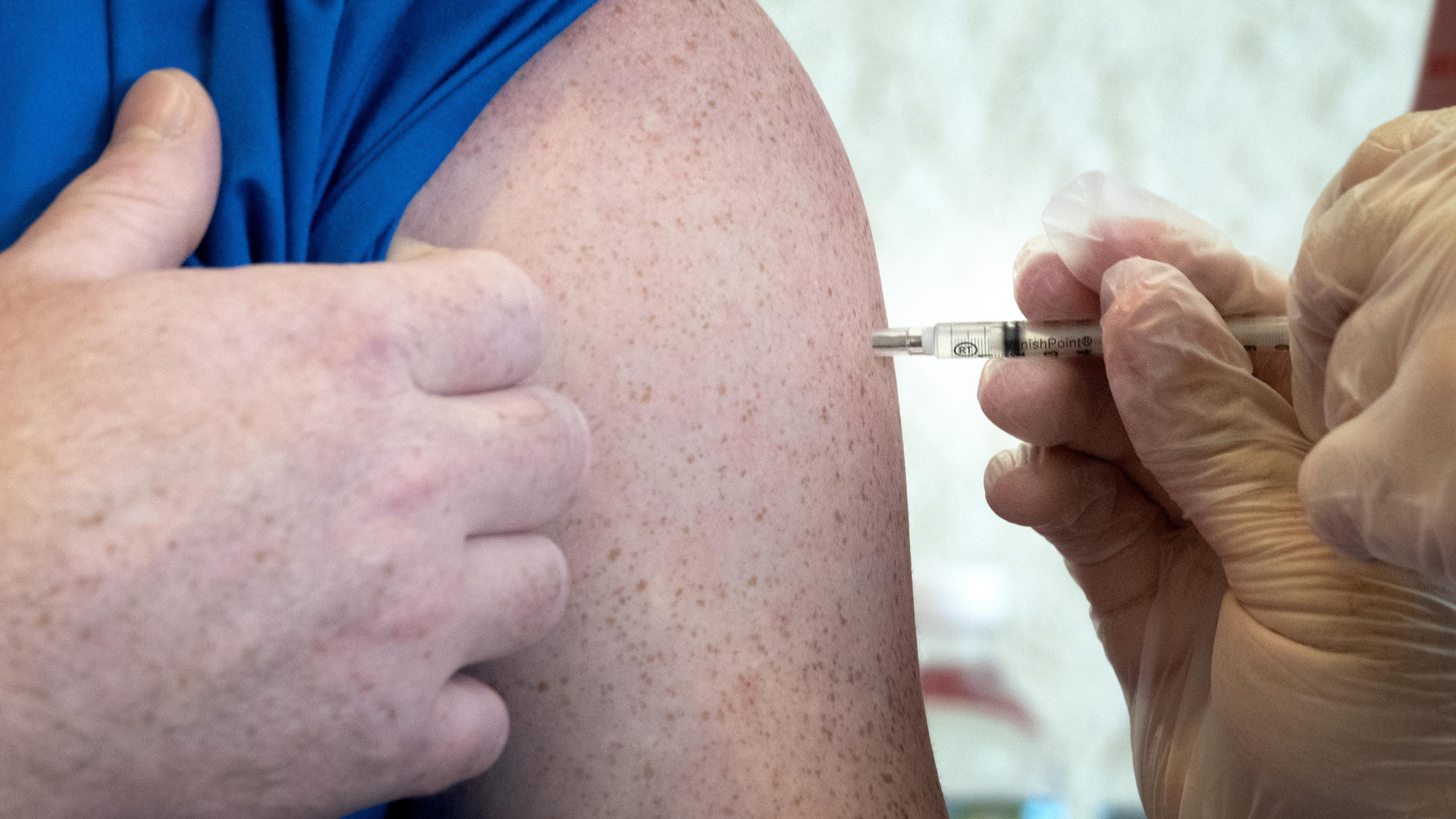 Vaccini anti-Covid, stamattina 500 prenotazioni dagli over 85