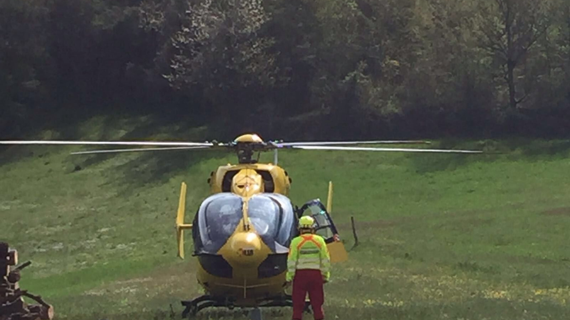 Pigazzano di Travo: taglia la legna e si ferisce con una motosega