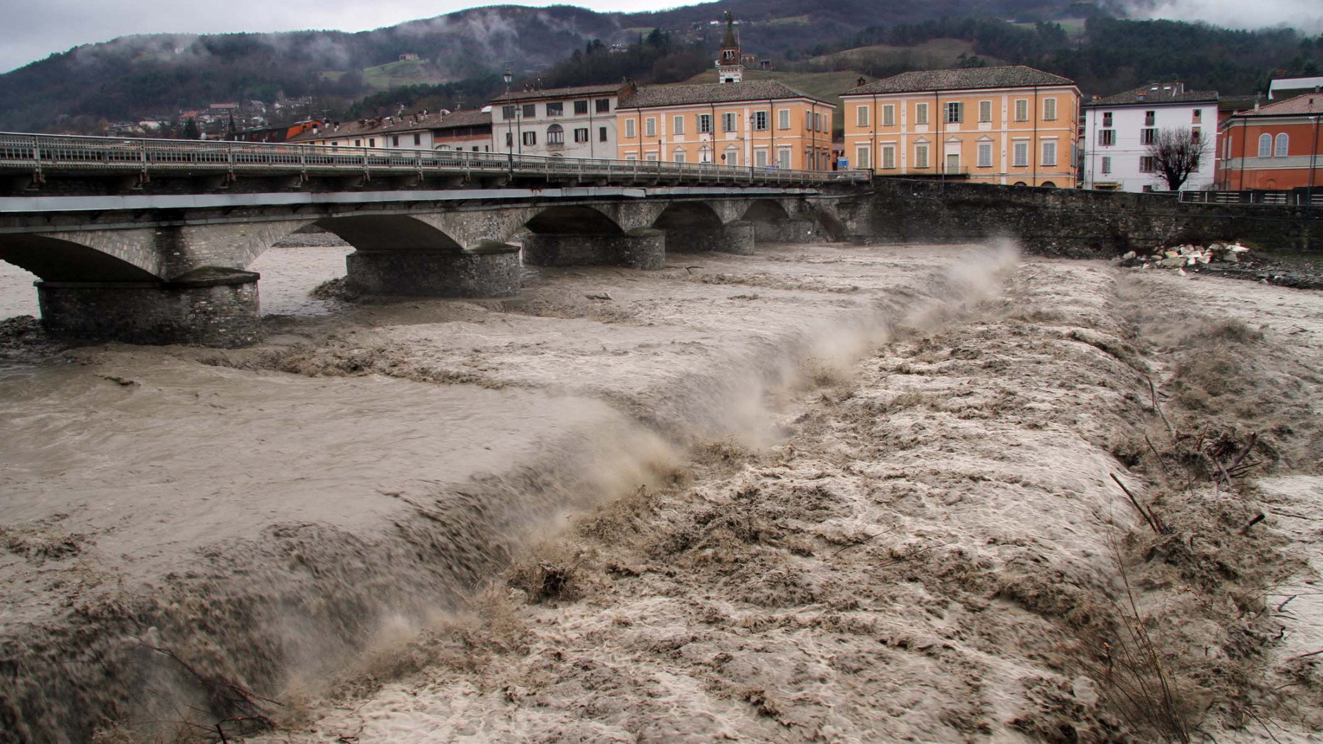 Le piogge gonfiano i fiumi: timori per Trebbia, Nure e Tidone FOTO