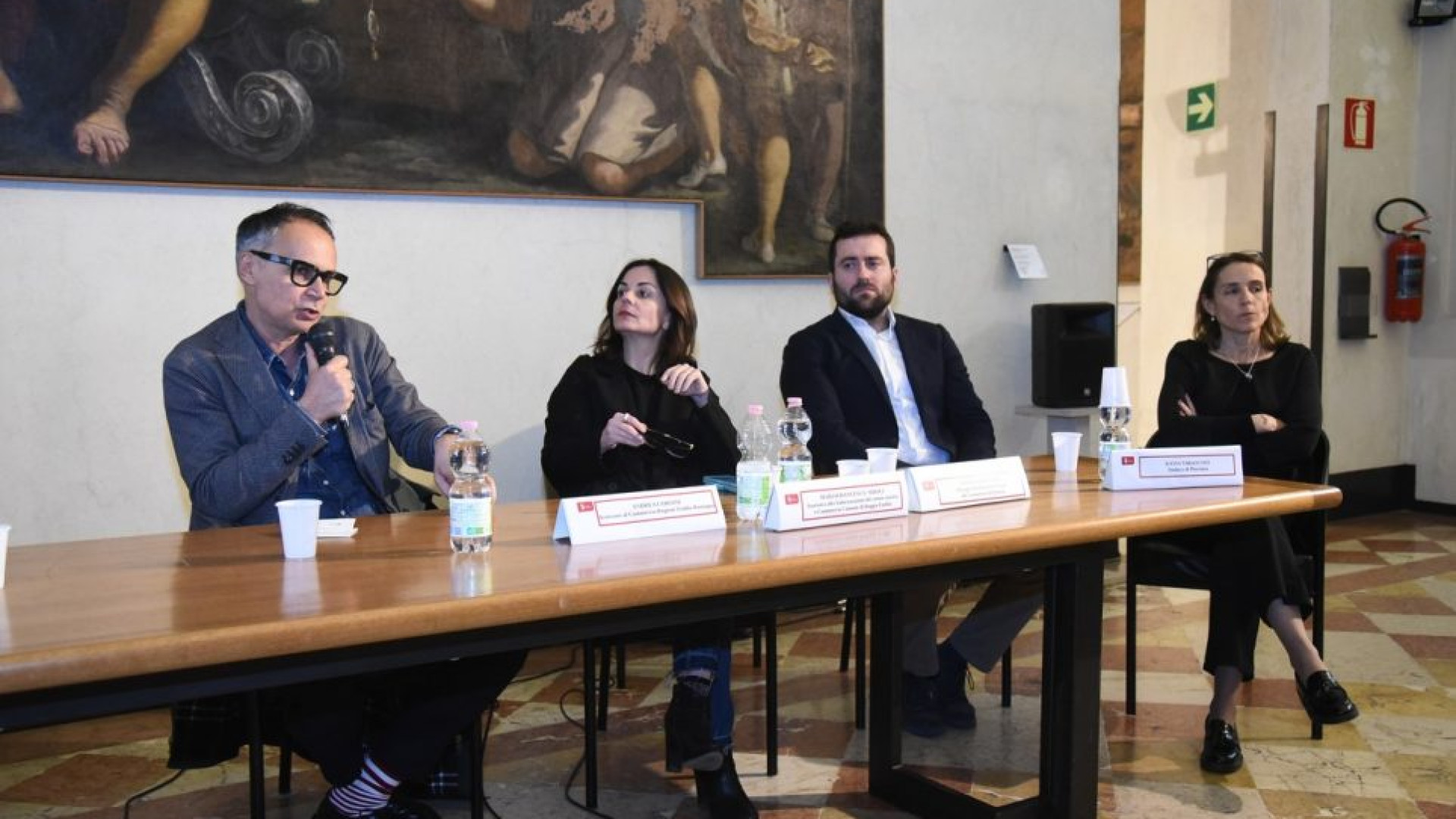 Rilancio delle attività di vicinato, in arrivo i bandi da 40 milioni