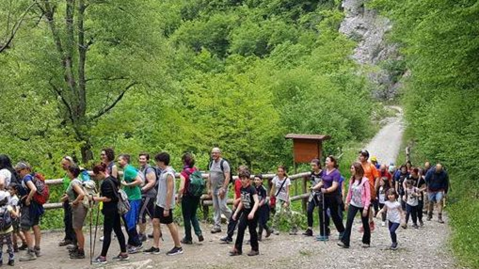 Montagne piacentine prese d'assalto, le regole per escursioni in sicurezza