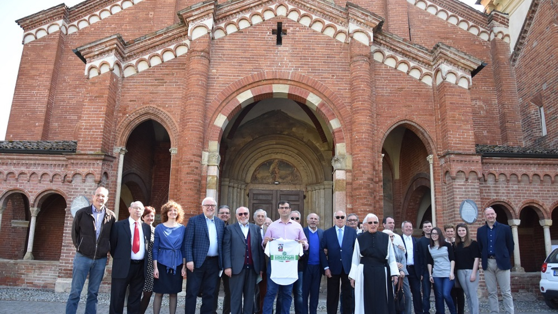 Presentata all'abbazia di Chiaravalle la "6 Giorni delle rose 2018"