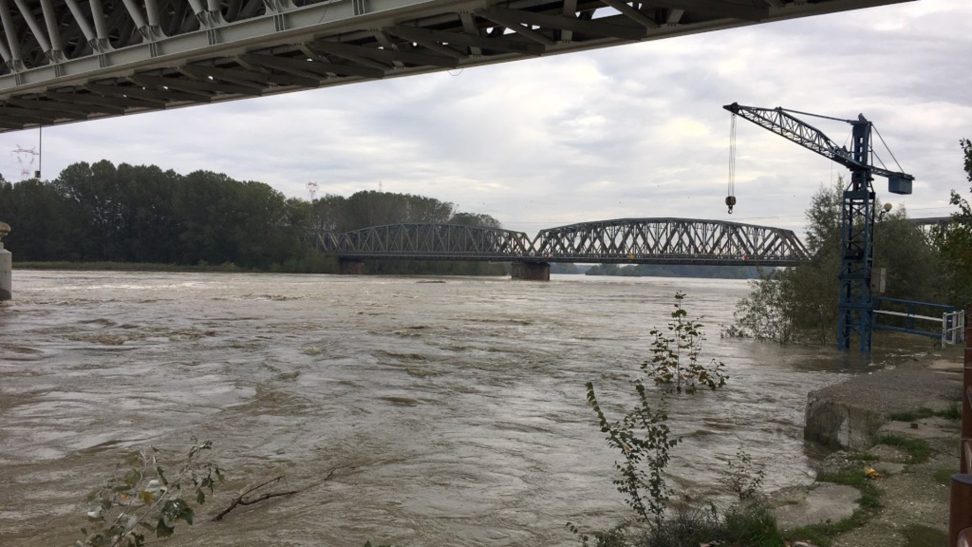 Nubifragi in Piemonte, arriva la piena del Po. Domani soglia di allerta 2