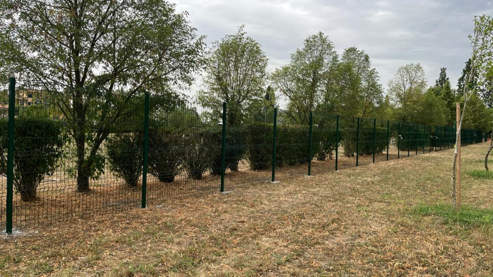 Campo recintato con una rete di due metri a Sant'Antonio, l'ira dei residenti