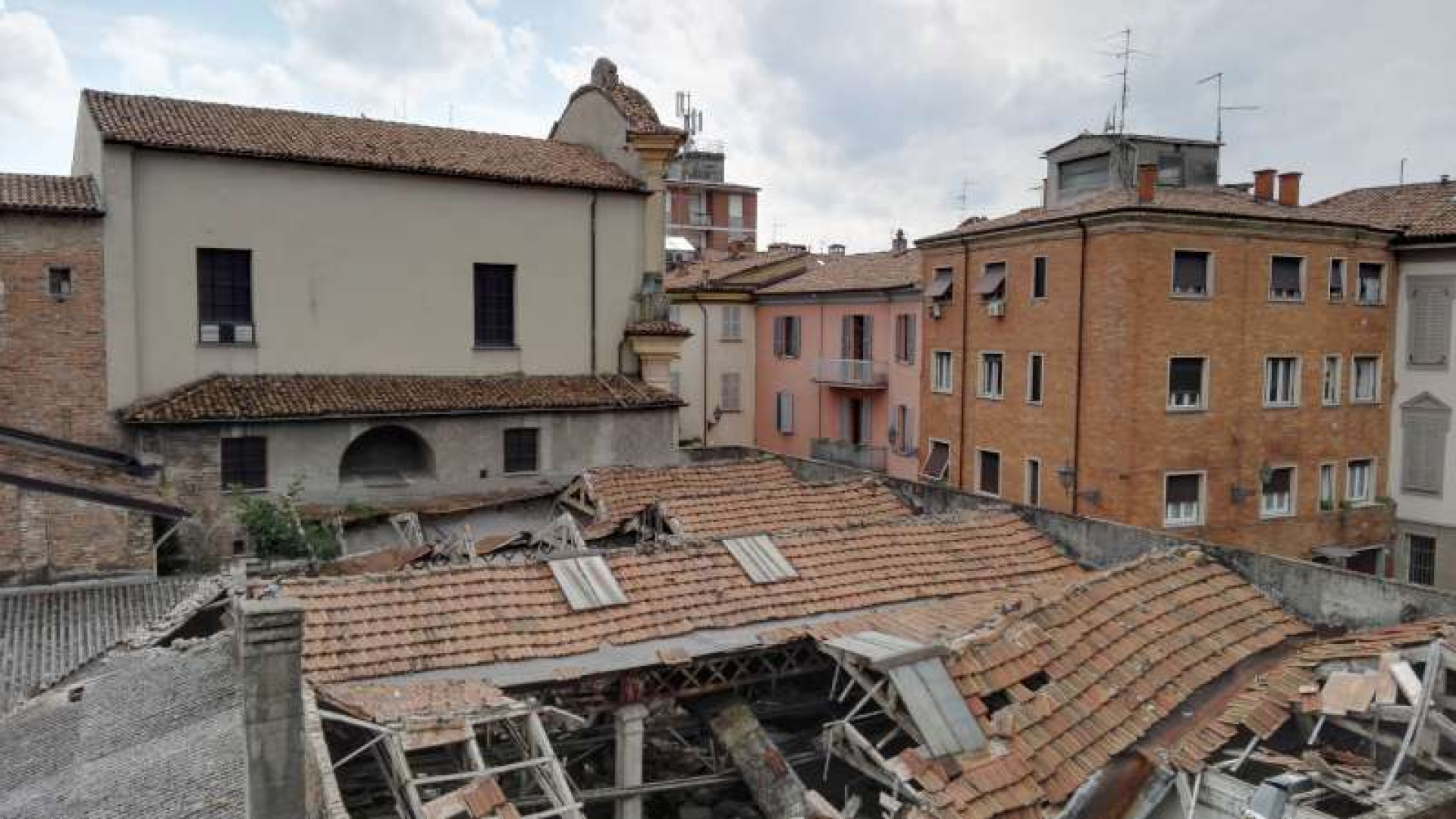 Topi in via Mazzini, il Comune ordina la disinfestazione