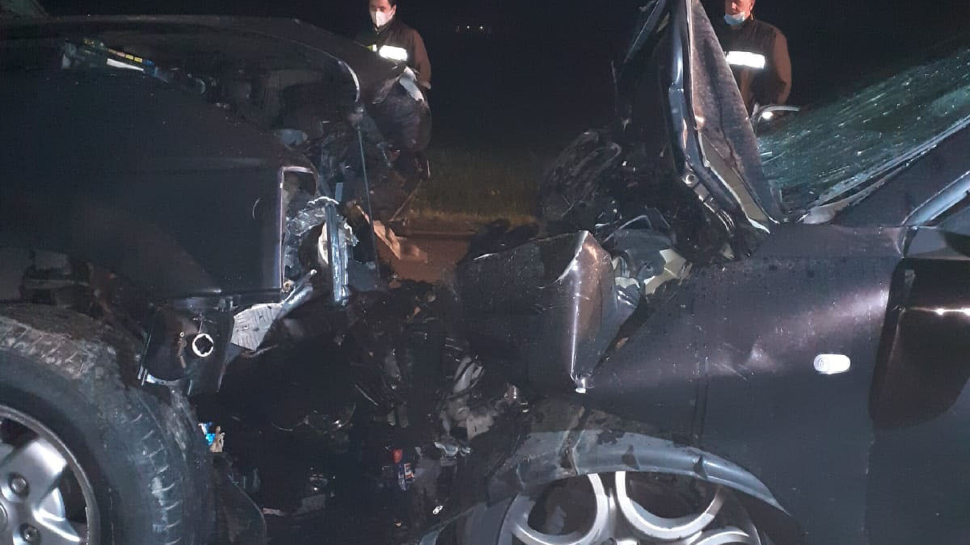 Scontro frontale tra due auto sulla Salsediana: tre feriti, uno molto grave