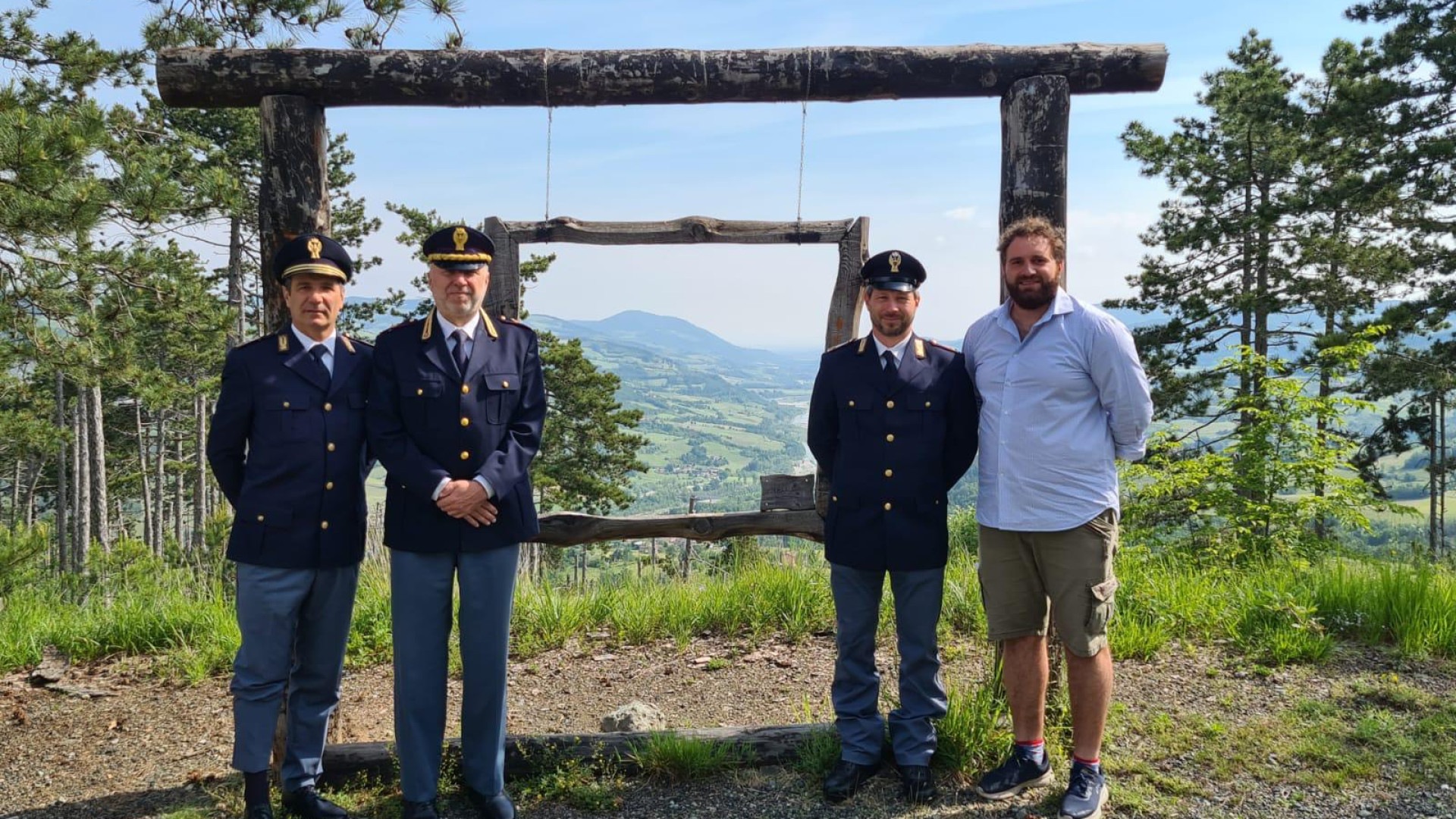 Riforestazione del monte Armelio da agenti di  polizia: "Rinascita e speranza"