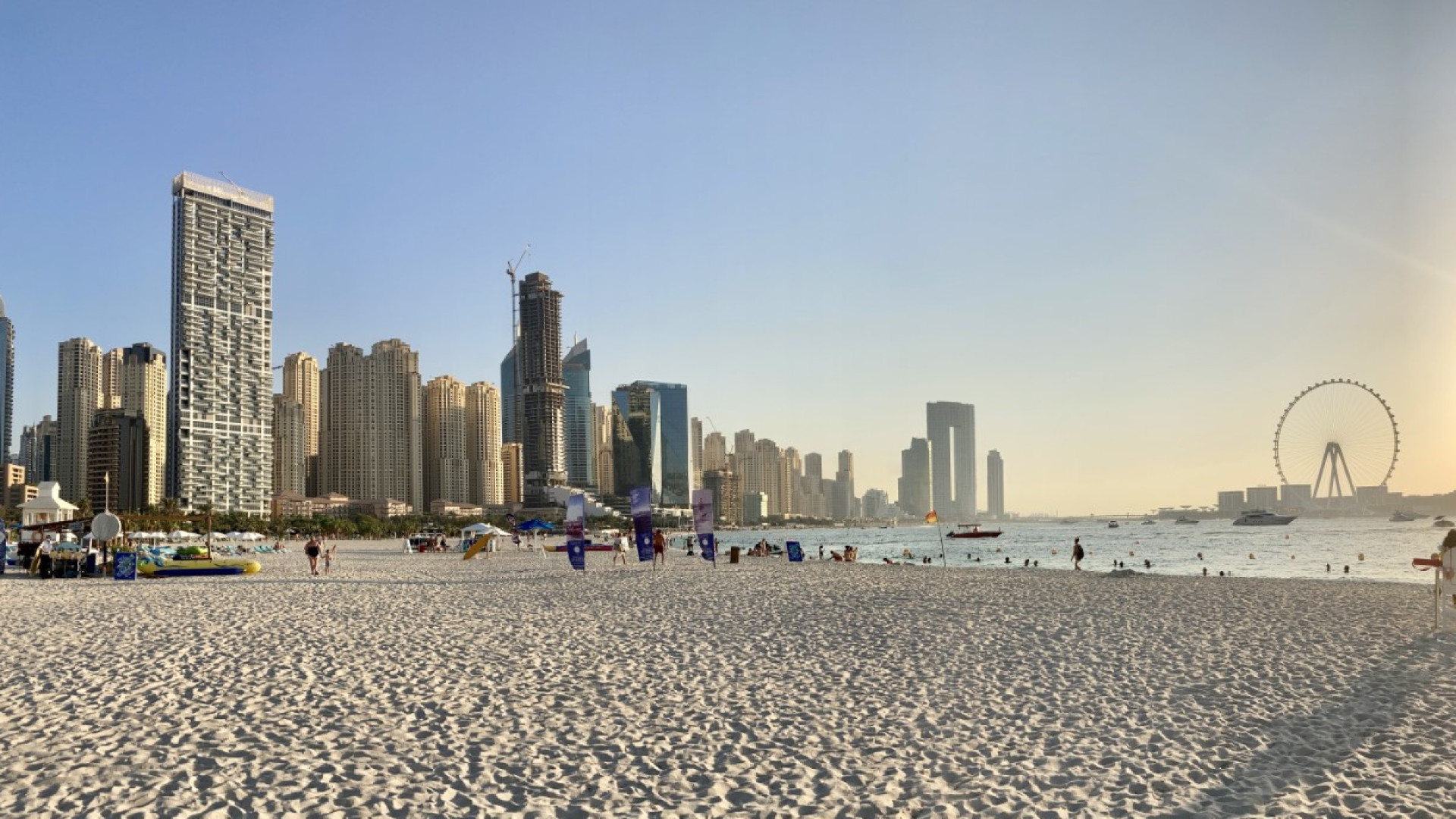 Podcast "Un passo nel mondo". In viaggio a Dubai: forse è il Truman Show?
