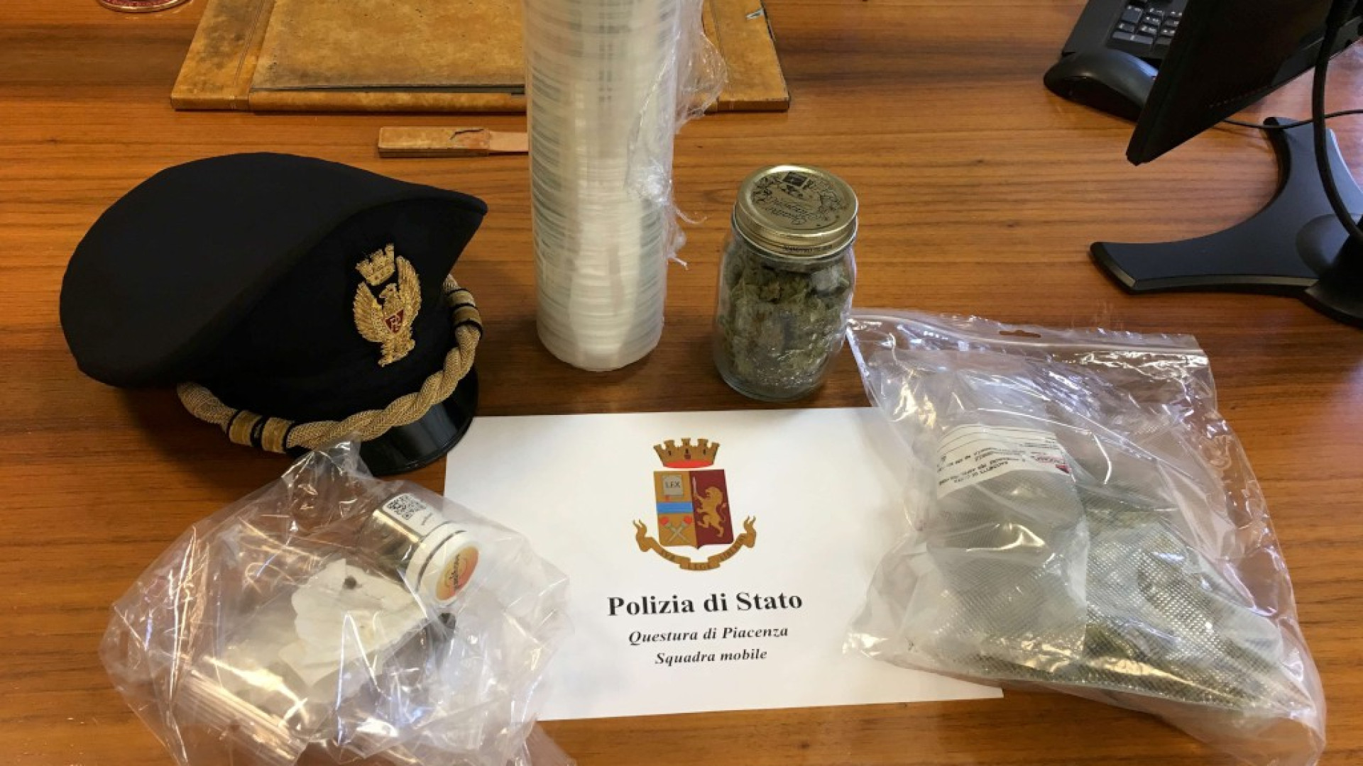 Litiga con il controllore, arriva la polizia e lo arresta per spaccio