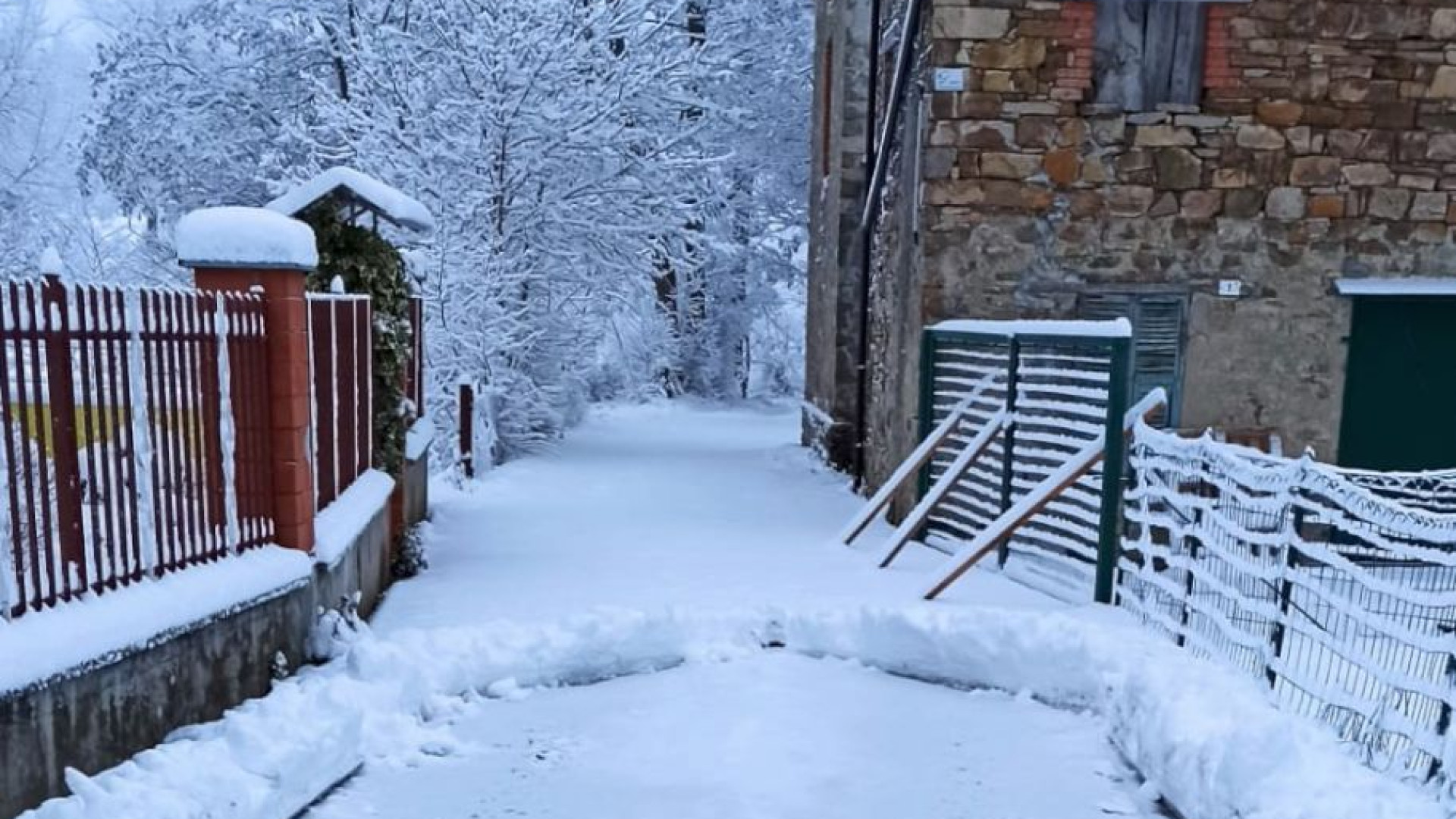 Dalla montagna alla pianura, risveglio imbiancato per tutta la provincia. LE FOTO