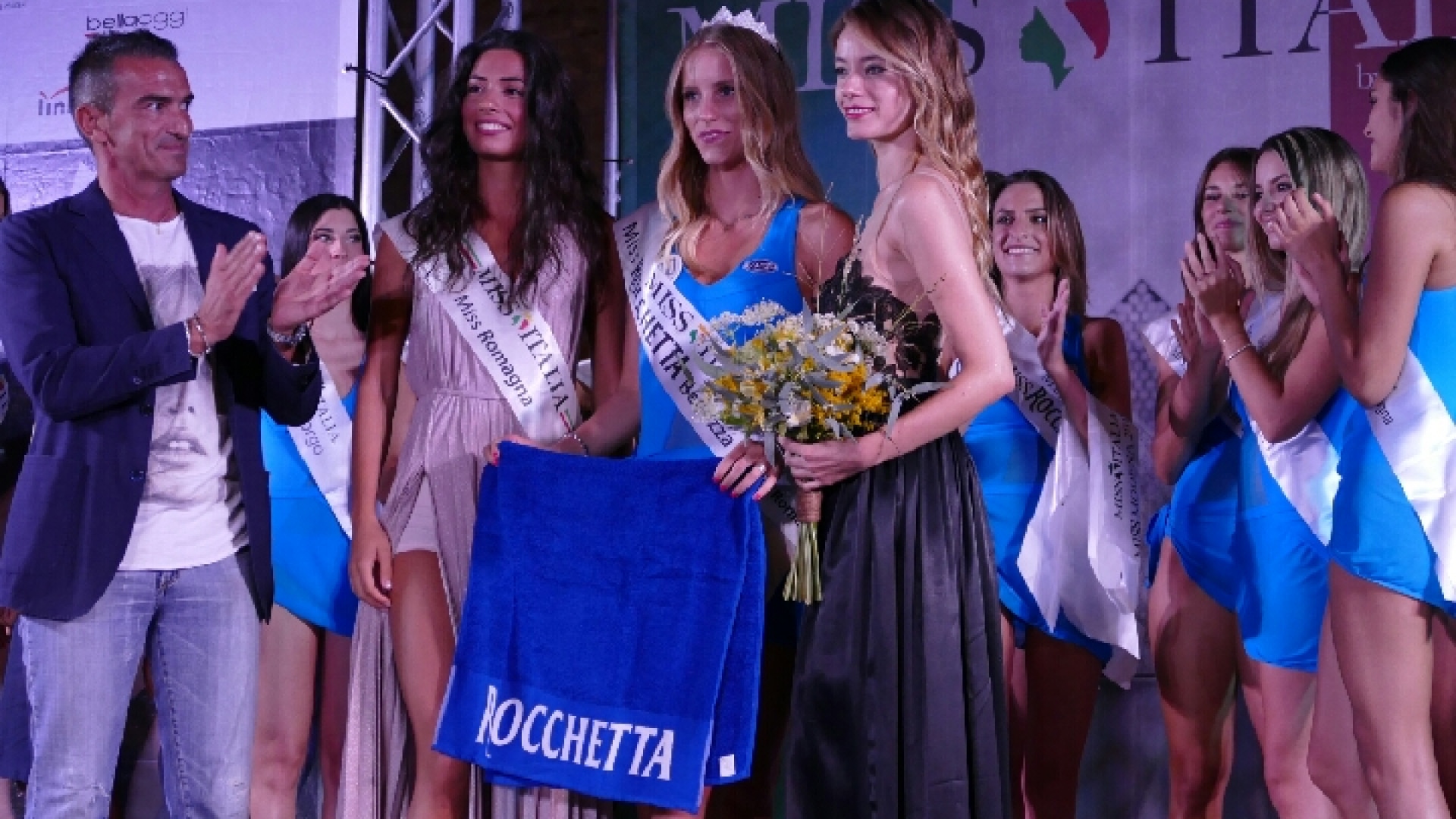 A  Pianello la magia di Miss Italia: folla in piazza Umberto I. LE FOTO