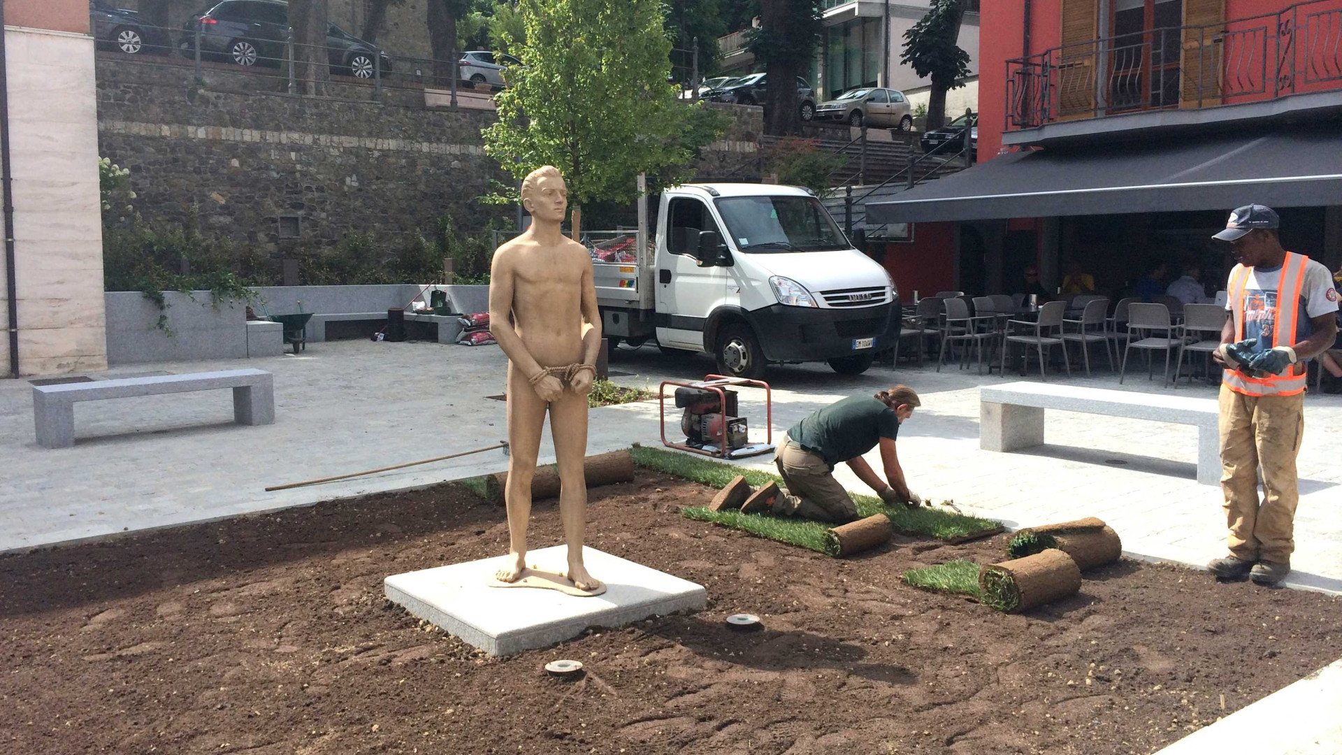 Rivergaro, ripulita la statua del partigiano Paolo. Nuova collocazione nella piazza