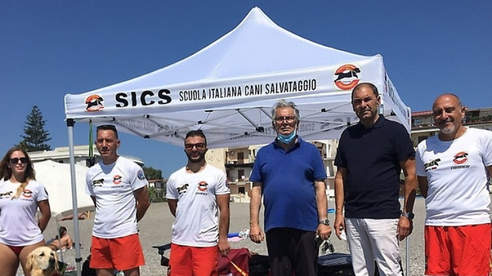 Comunicato Stampa: Giardini Naxos, postazioni con defibrillatore e bagnini a quattrozampe per un'estate in sicurezza