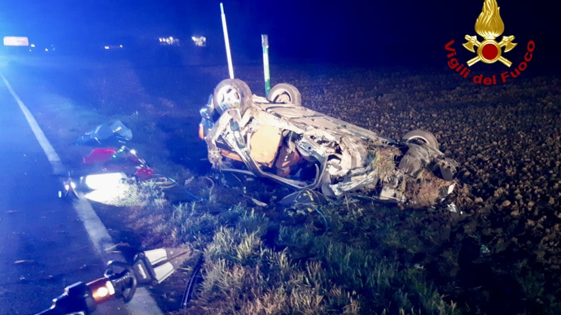 Auto si ribalta a San Protaso. Ferita mamma con quattro bambini