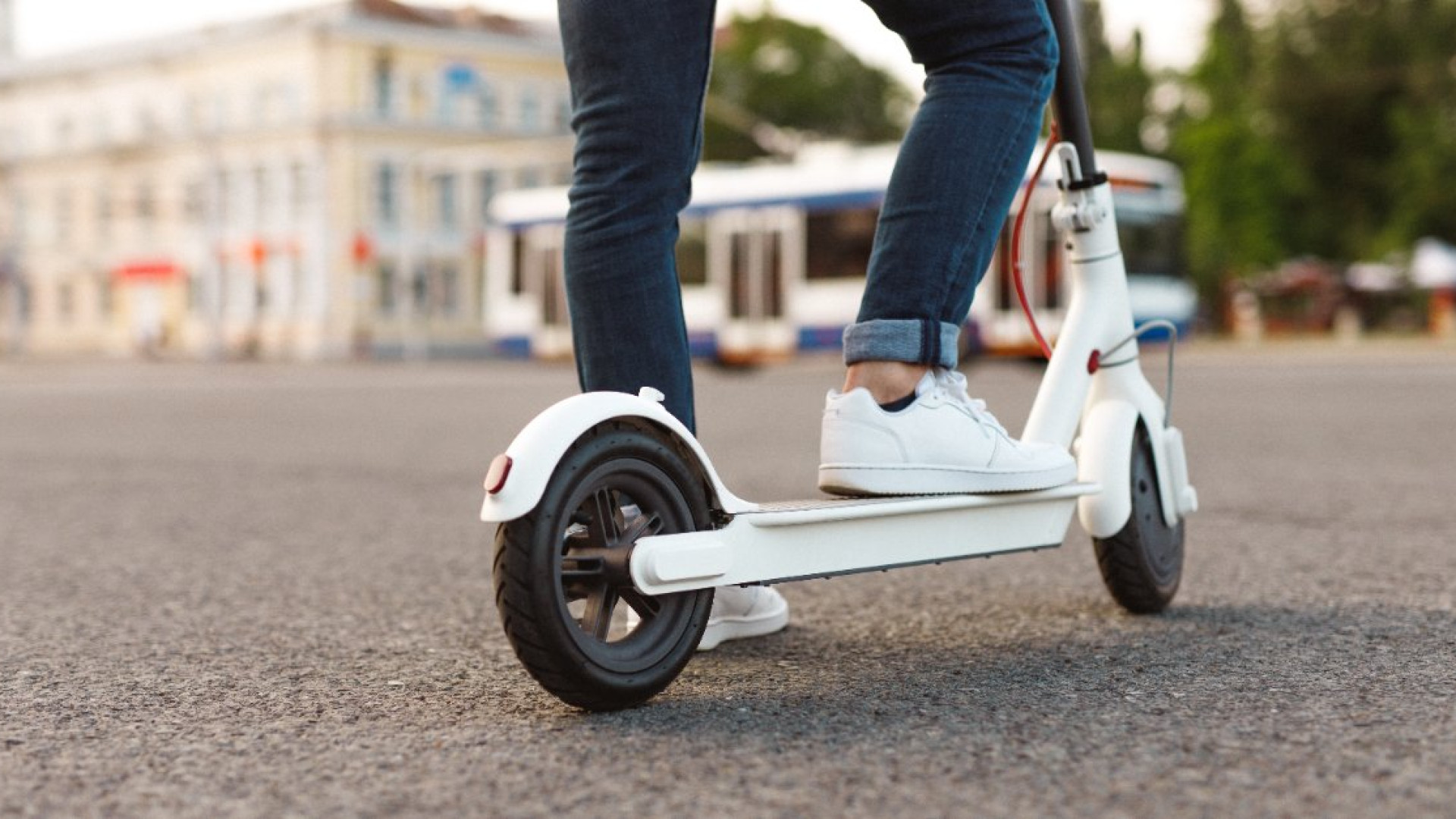 Il documento della Ue: "Monopattini elettrici ideali per la mobilità urbana"