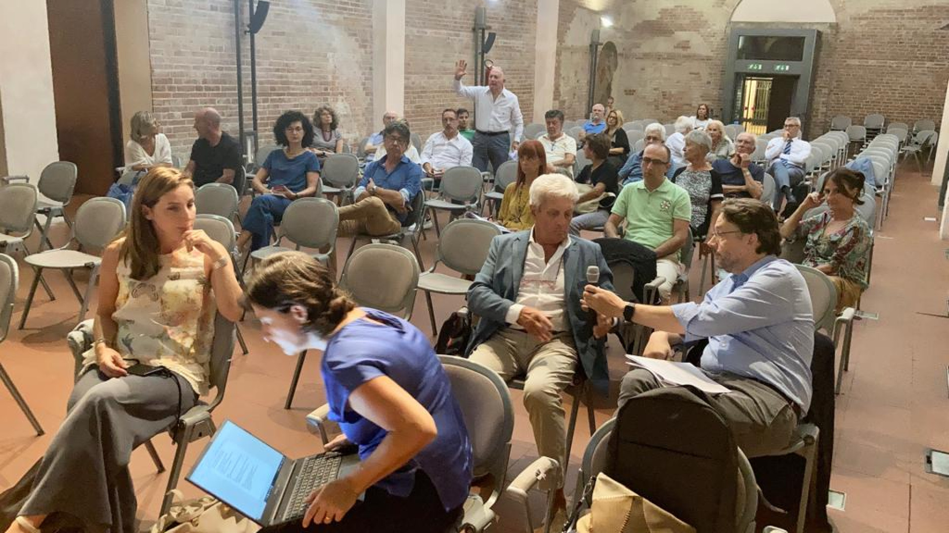 Confronto sul nuovo market in corso Europa. I malumori: "Commercio saturo"
