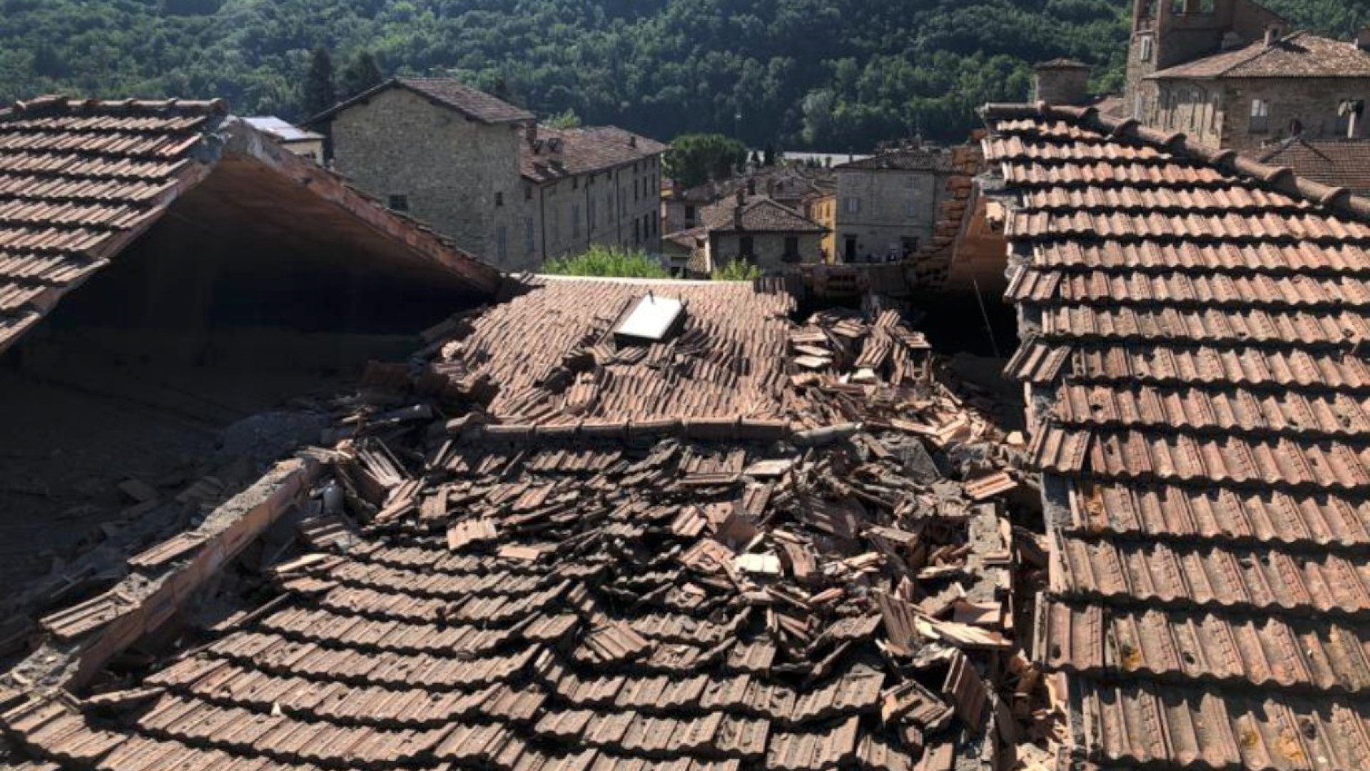 Mancano i fondi: a Travo tramonta l'idea di un nuovo municipio dopo il crollo