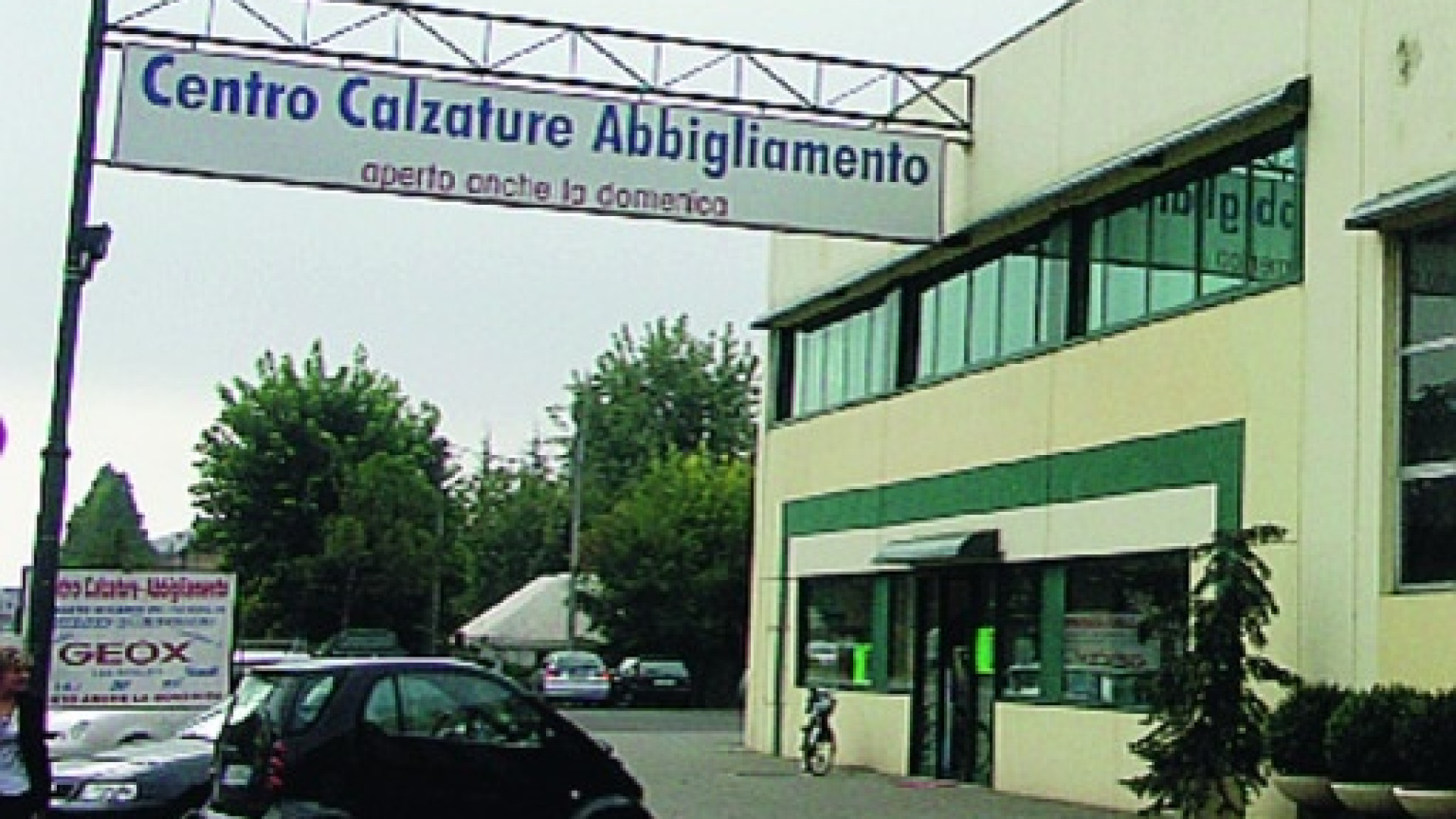 Roveleto: ladri al Centro Calzature, bottino da 50mila euro