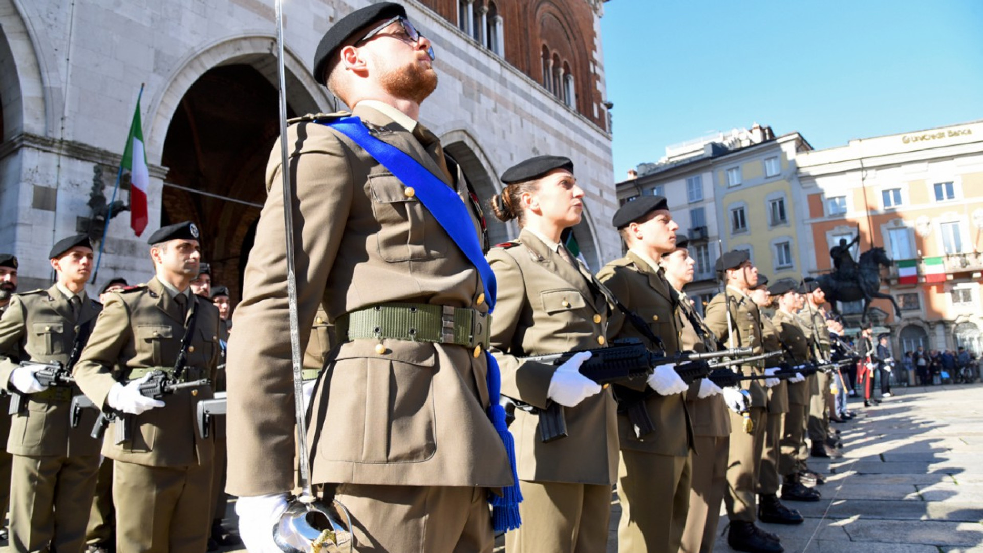 Forze Armate, domani visite all'ex Arsenale. Gli Alpini: "Tricolore alle finestre"