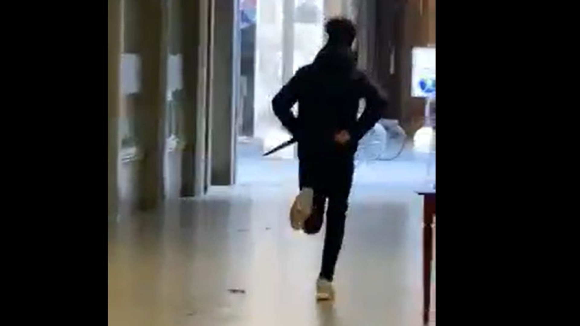 Rissa con coltello in pieno centro: denunciato un 19enne. Tre avvisi orali