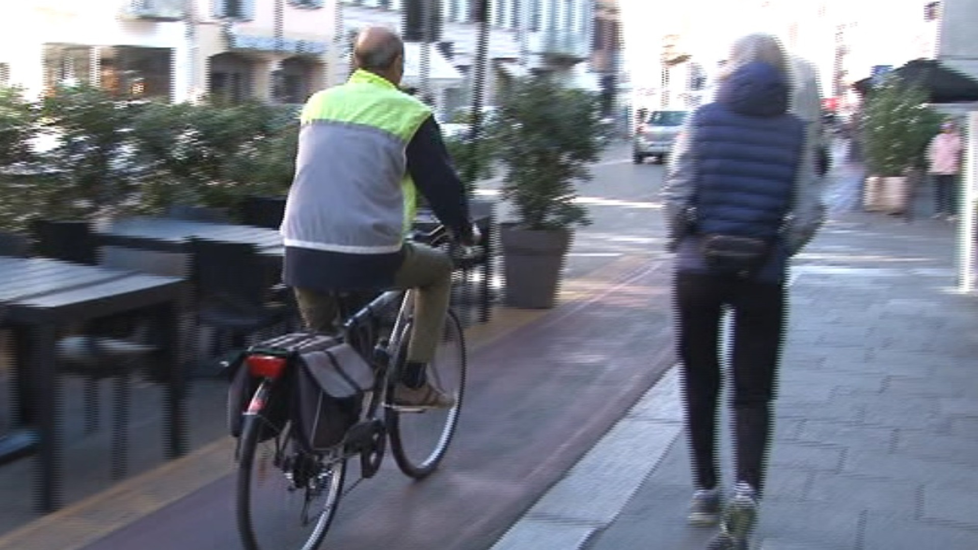 Viaggio verso il centro di Piacenza: ciclabile sul Corso, slalom tra tombini e camerieri