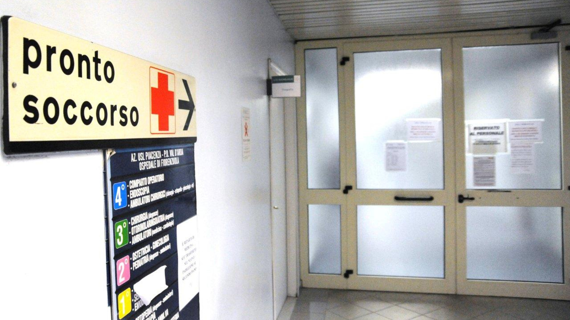 Aggressione in Pronto soccorso, sanitari minacciati e colpiti da un visitatore