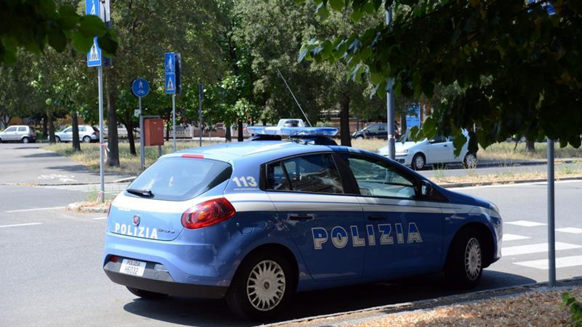 Giovani si picchiano sulla pista ciclabile di via XXIV Maggio: arriva la polizia
