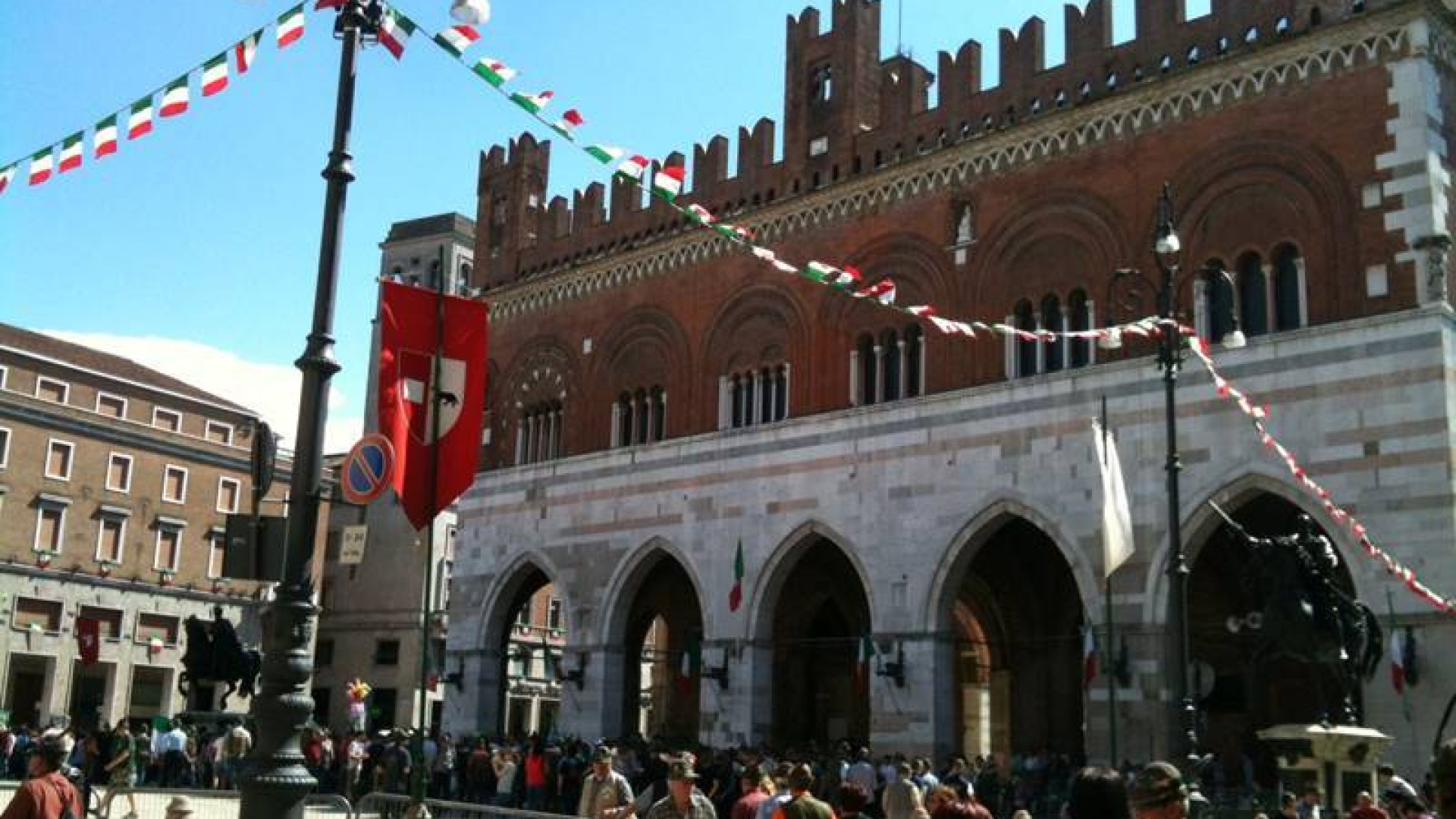 Piacenza innamorata degli alpini.Video e foto della tre giorni