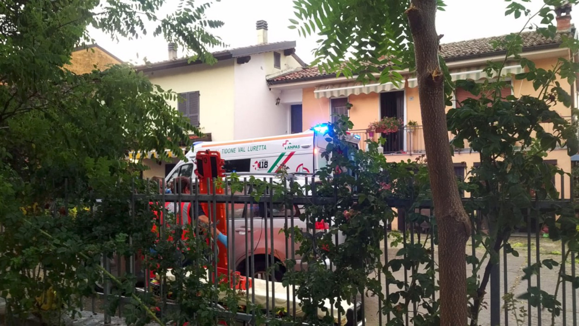 Infortunio agricolo ad Albareto di Ziano, ferito un viticoltore nella vigna