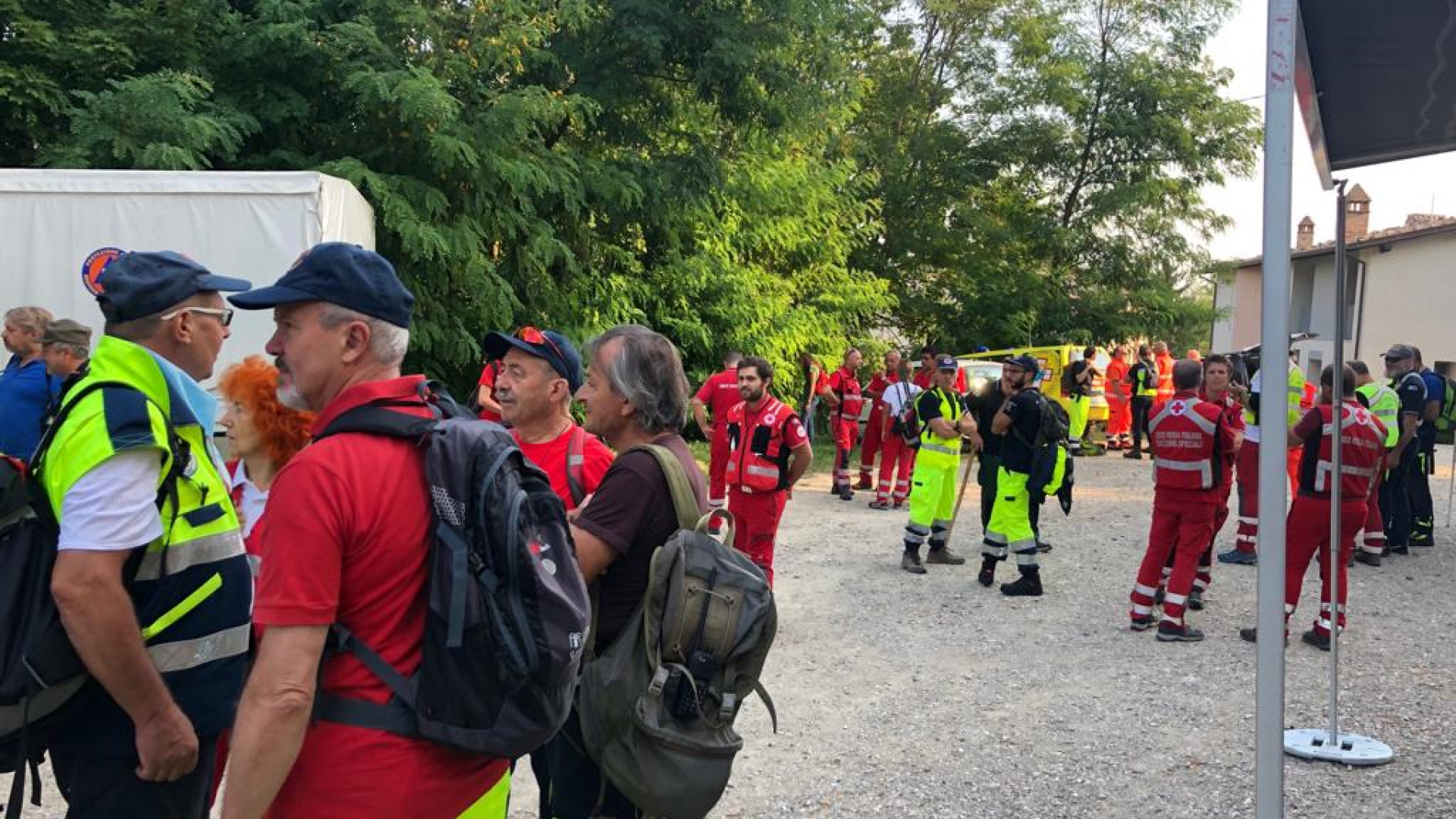 Ricerche anche nel fine settimana, il prefetto: "Con più volontari e unità cinofile". Campo base a Veleia