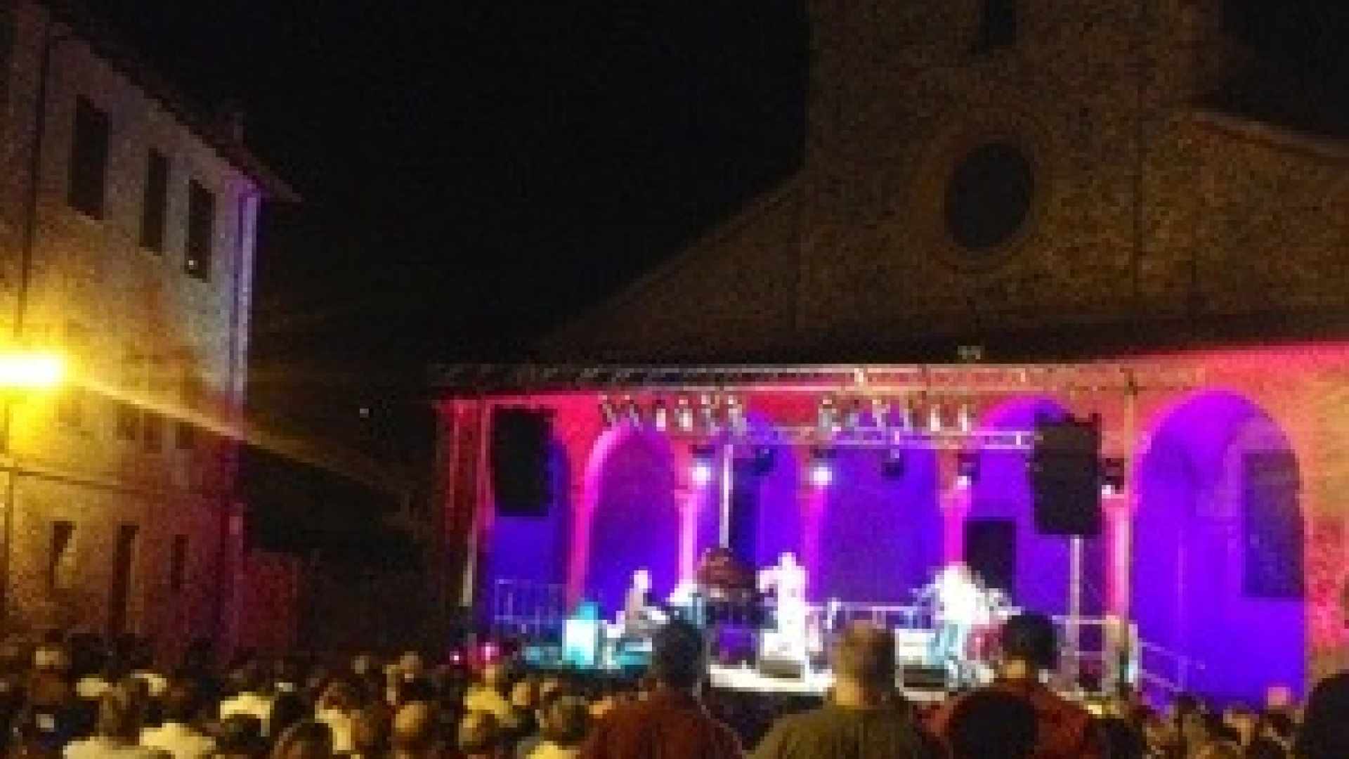 Hevia incanta Bobbio con la sua cornamusa. Successo per "Irlanda in musica"