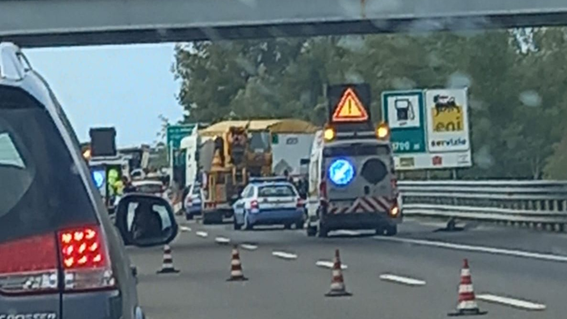 Fiorenzuola, tamponamento in A1 tra camion e camper: tre feriti, lunghe code
