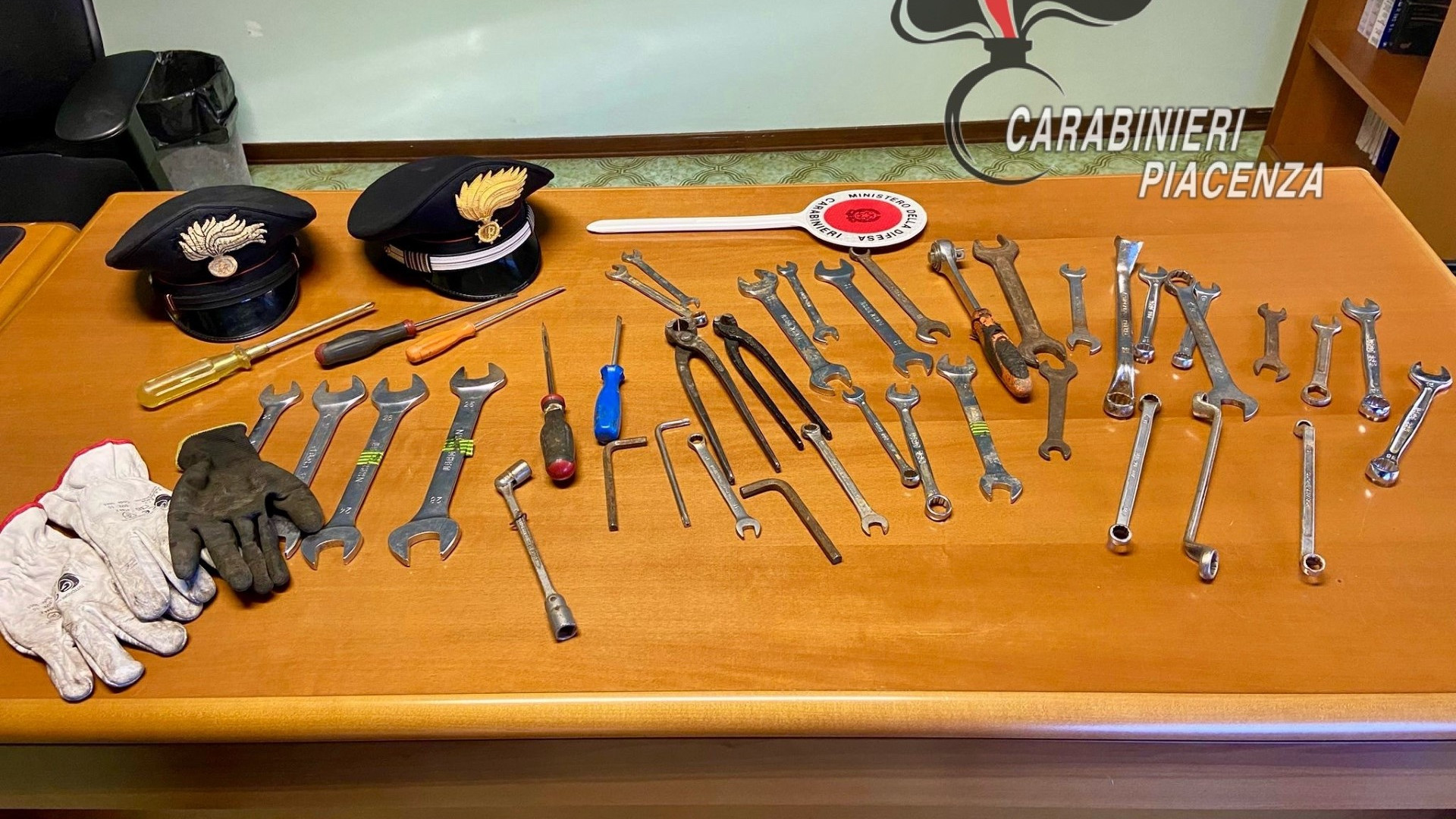 Borgonovo, denuncia e foglio di via per 4 nomadi trovati in possesso di attrezzi da scasso