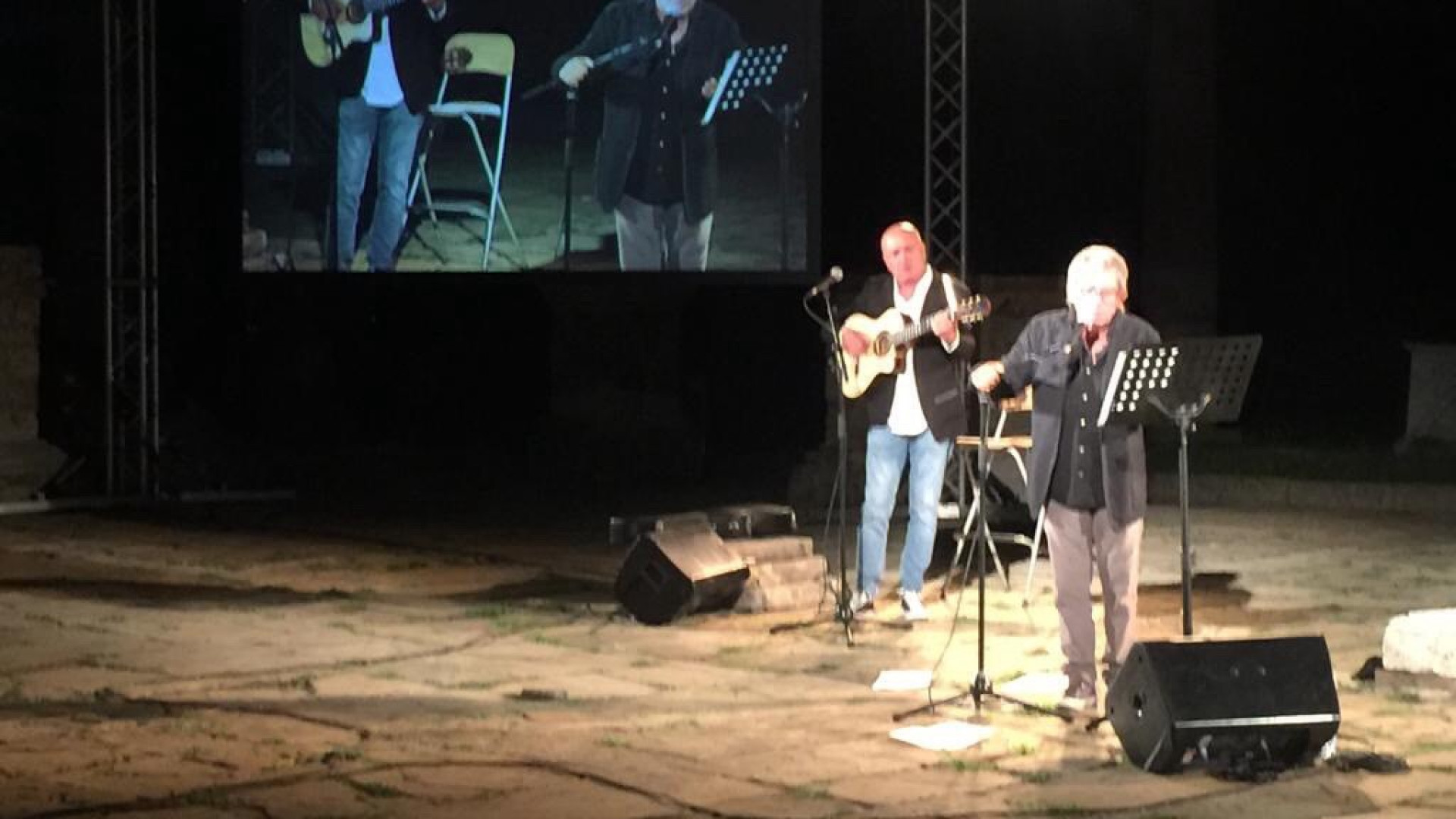 Paolo Rossi e la sua Maga Circe fanno il pieno di applausi a Veleia Romana