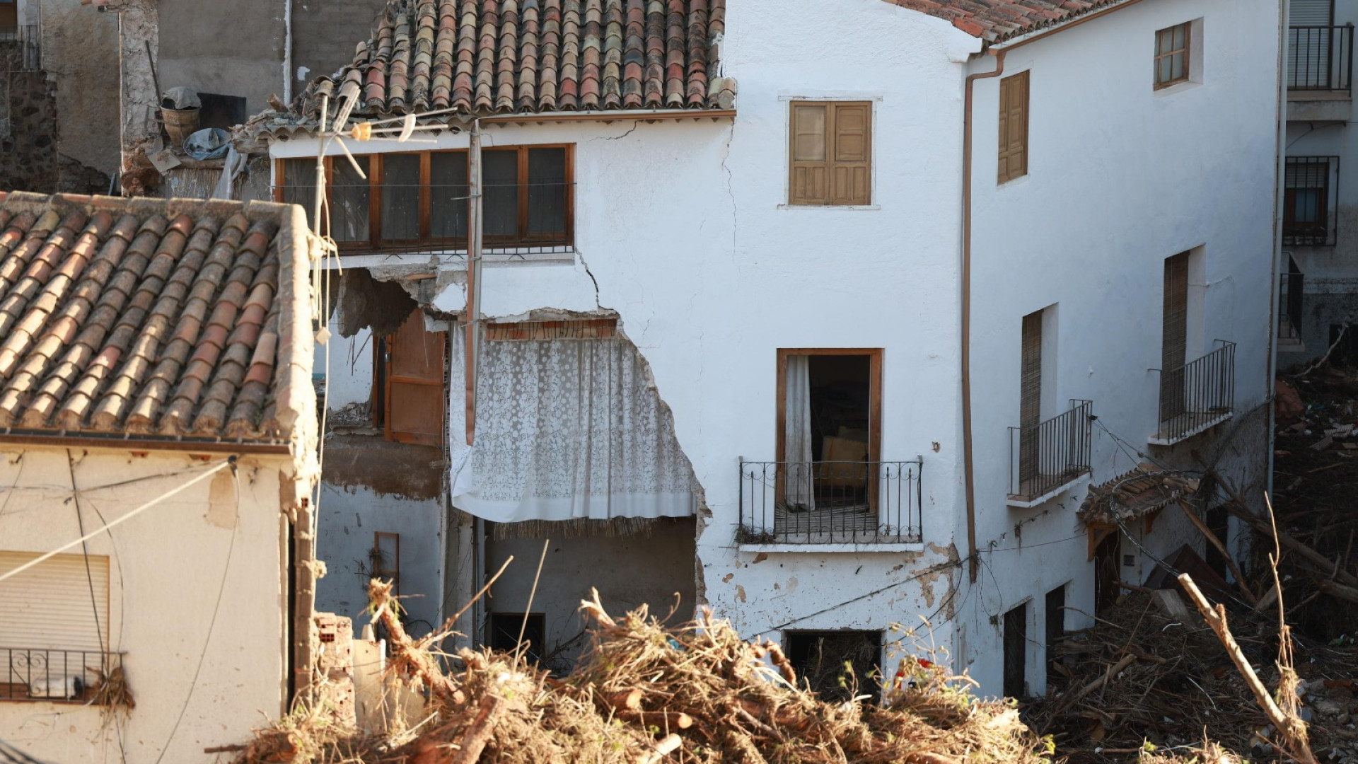 Alluvione Valencia, studenti piacentini in stage: "Vento e forti piogge, ma stiamo bene"