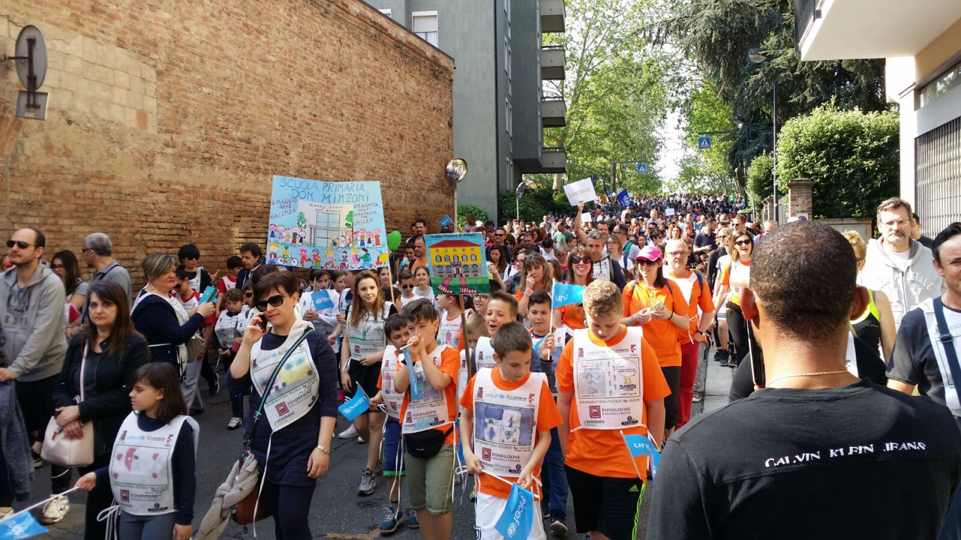 Grande successo nella mattinata per la mini-maratona Pedibus