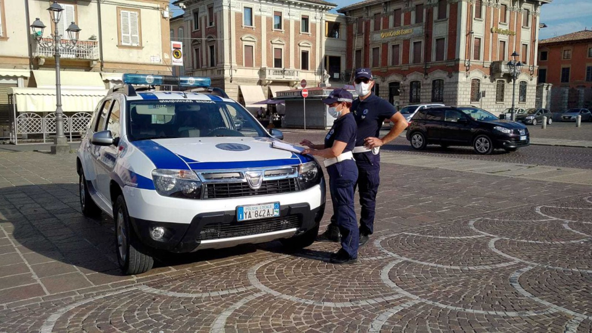 Investe e uccide un cane, ma non si ferma a soccorrerlo. Multato