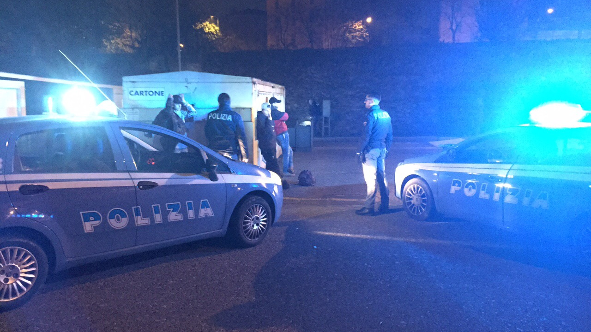 Un sedicenne e un diciassettenne i compratori, 18 anni lo spacciatore