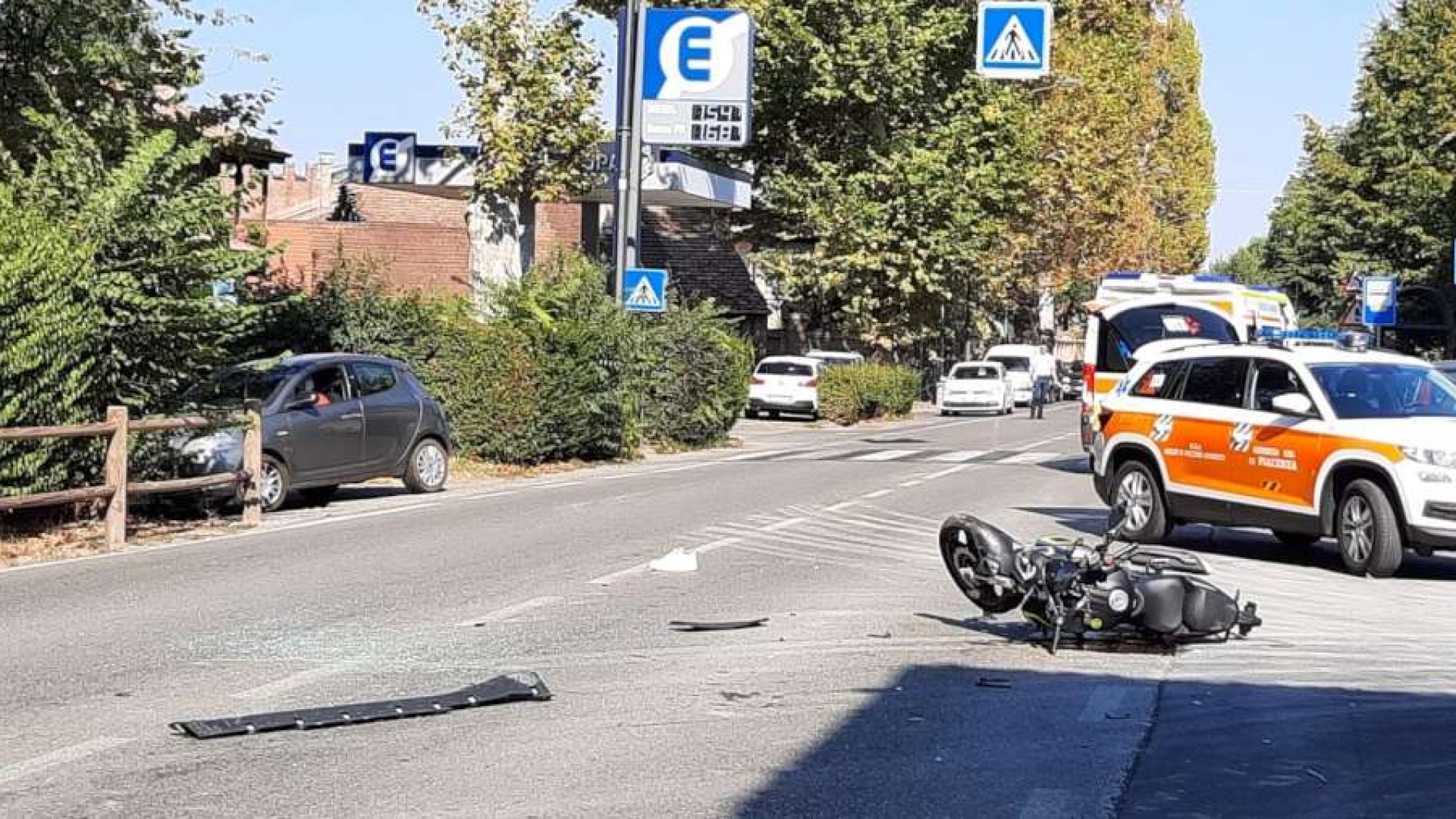Scontro tra un'auto e una moto a Grazzano, centauro gravissimo portato a Parma