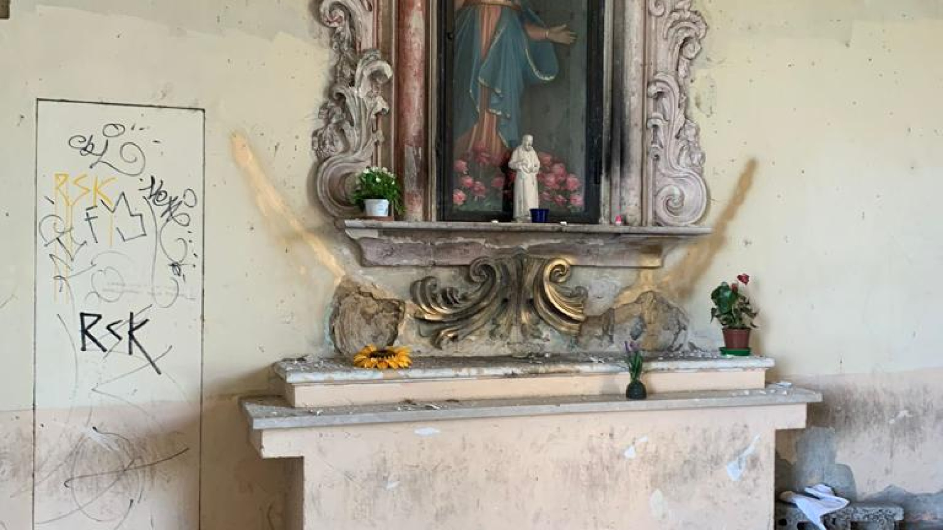 Distrutta la cappelletta di Bastione Borghetto, risparmiate le statue sacre