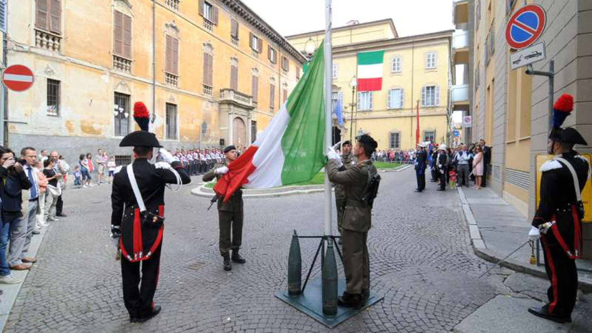 Festa della Repubblica, cerimonia in piazza Cavalli. Concerto al Municipale