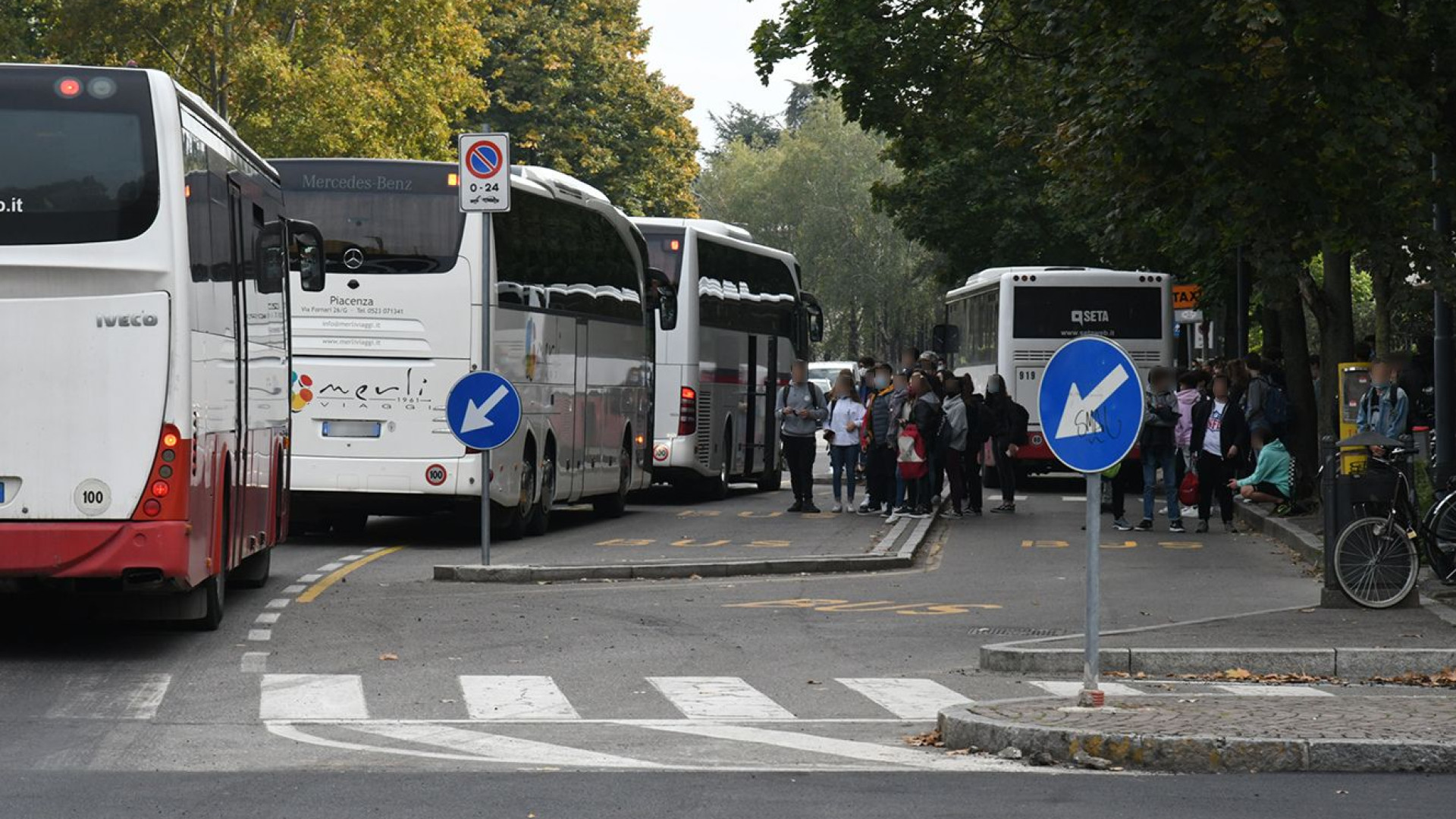 Scuole superiori, dal 7 gennaio si torna sui banchi: per gli studenti 30 autobus in più
