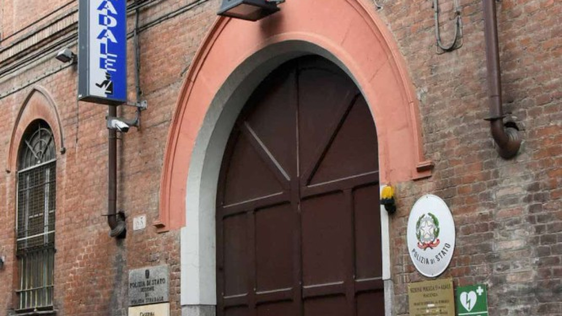 Smantellato giro di auto rubate e documenti falsi. Tredici indagati